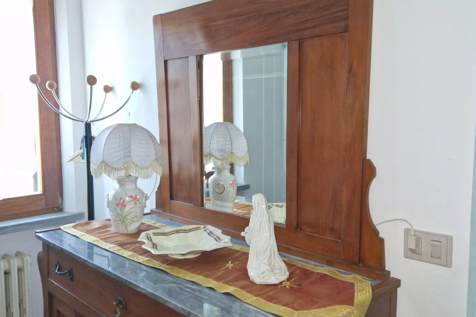 Holiday home dei Pavoni Montemaggiore con Piscina privata-Bedroom