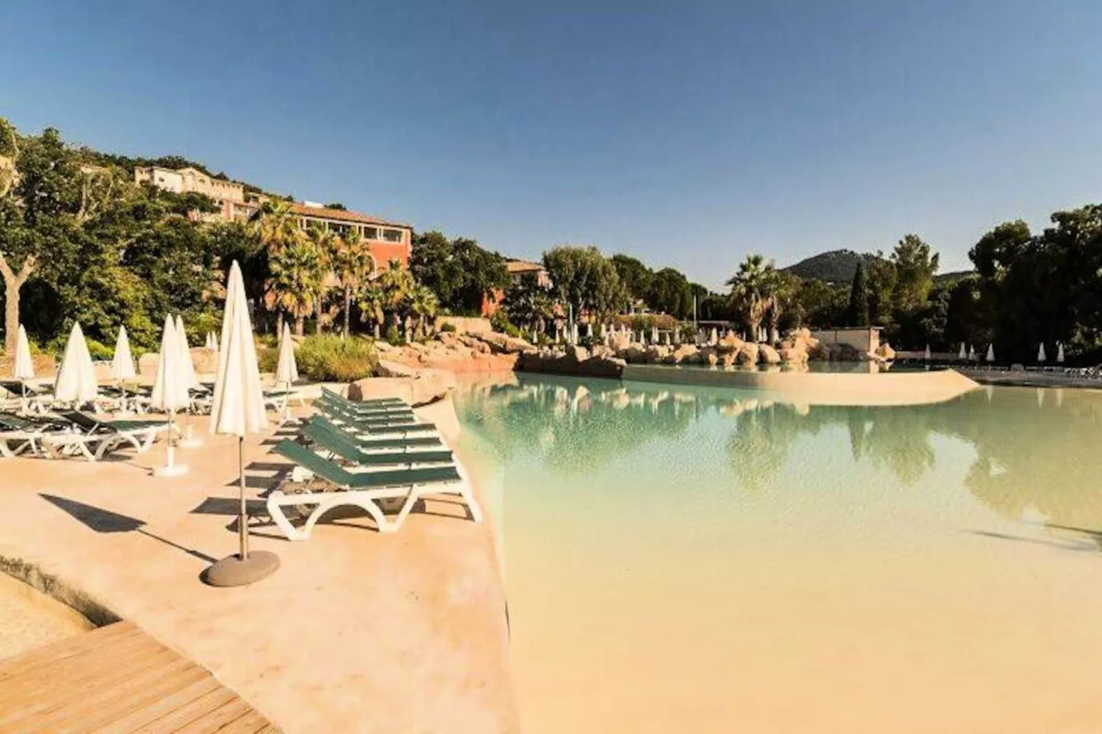 Appartement moderne avec vue mer aux Restanques du Golf de St Tropez