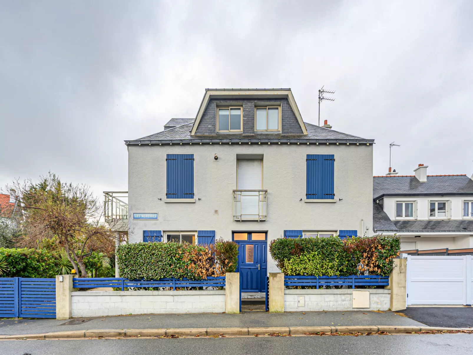 Les Néréïdes-Outside