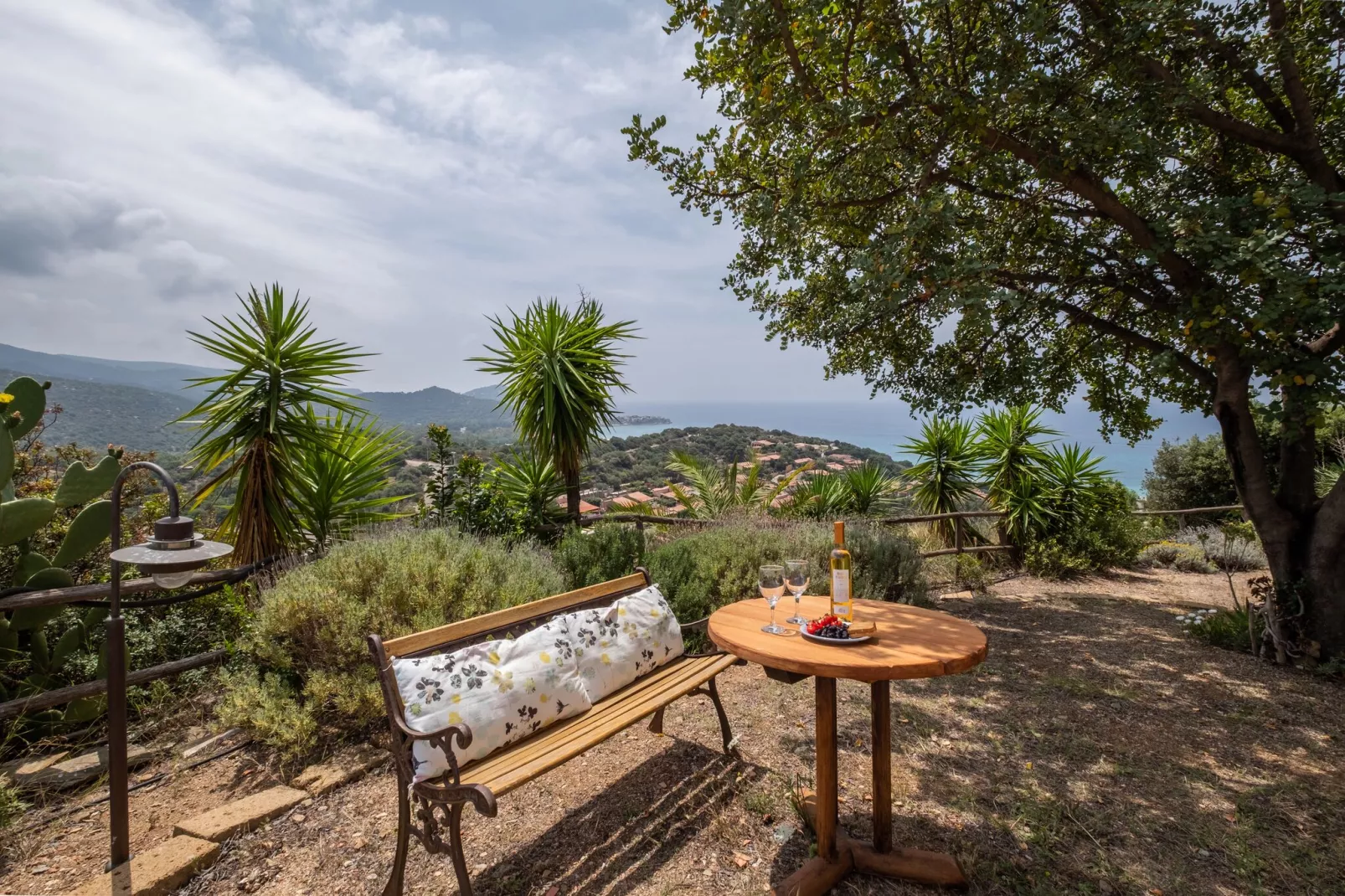 Villa del Mare Dipinto-Gardens summer
