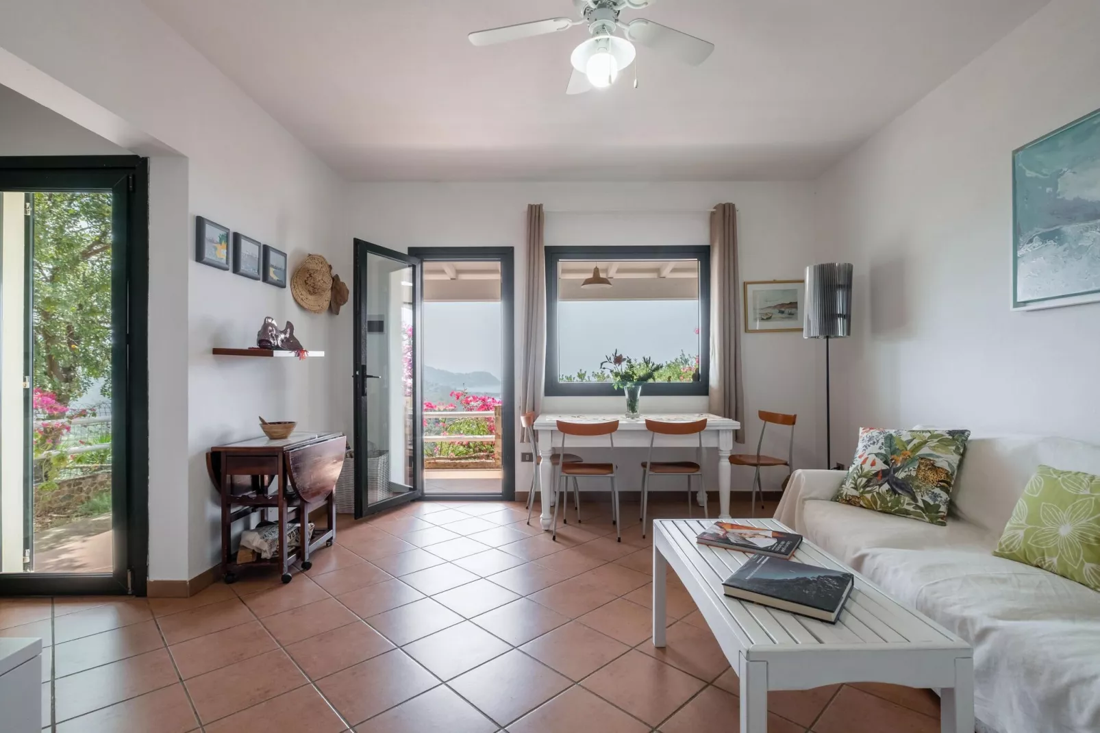 Villa del Mare Dipinto-Living room
