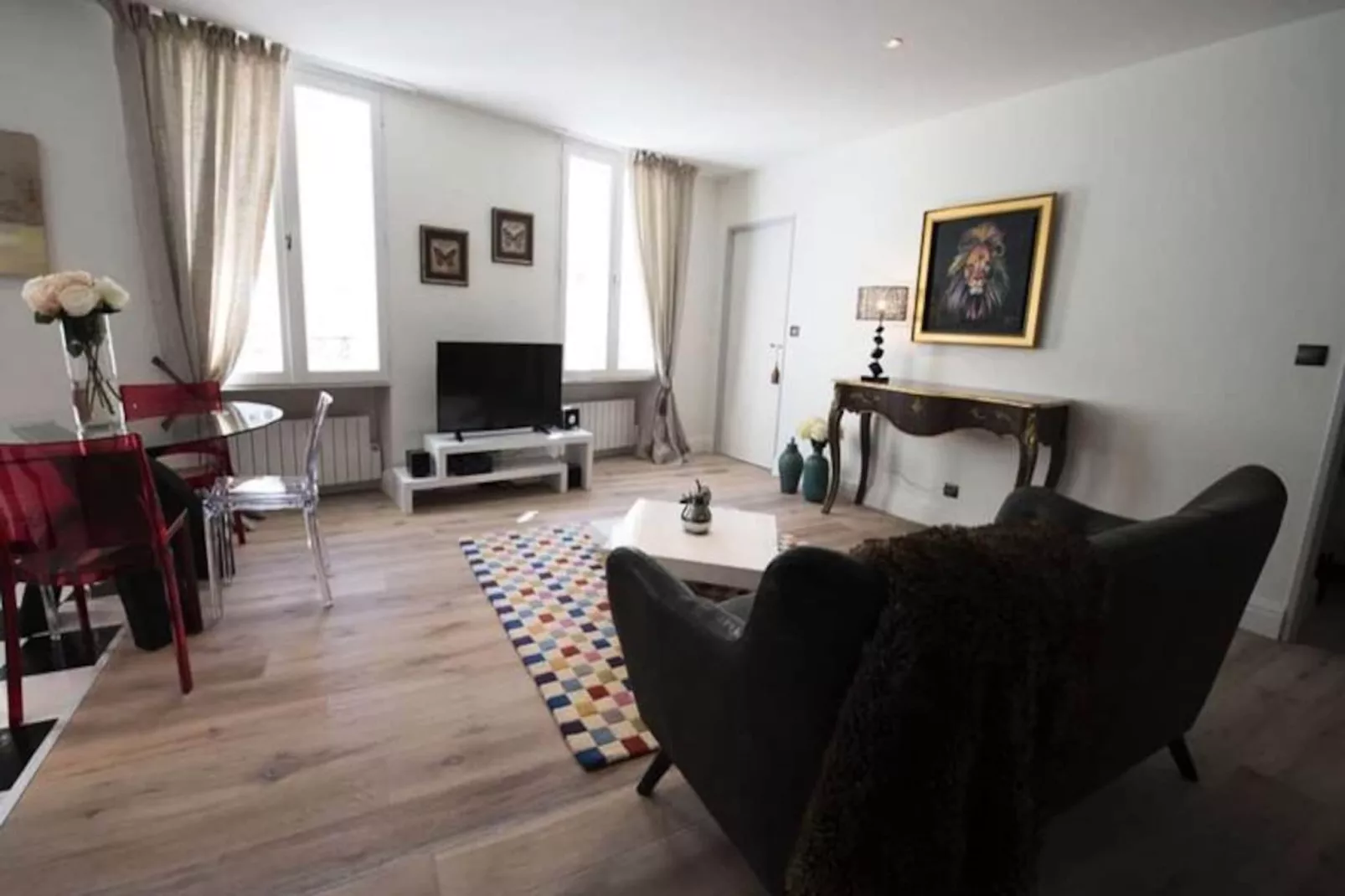 Superbe Appartement De 2 Chambres Au C&oelig;ur Du Quartier Gambetta