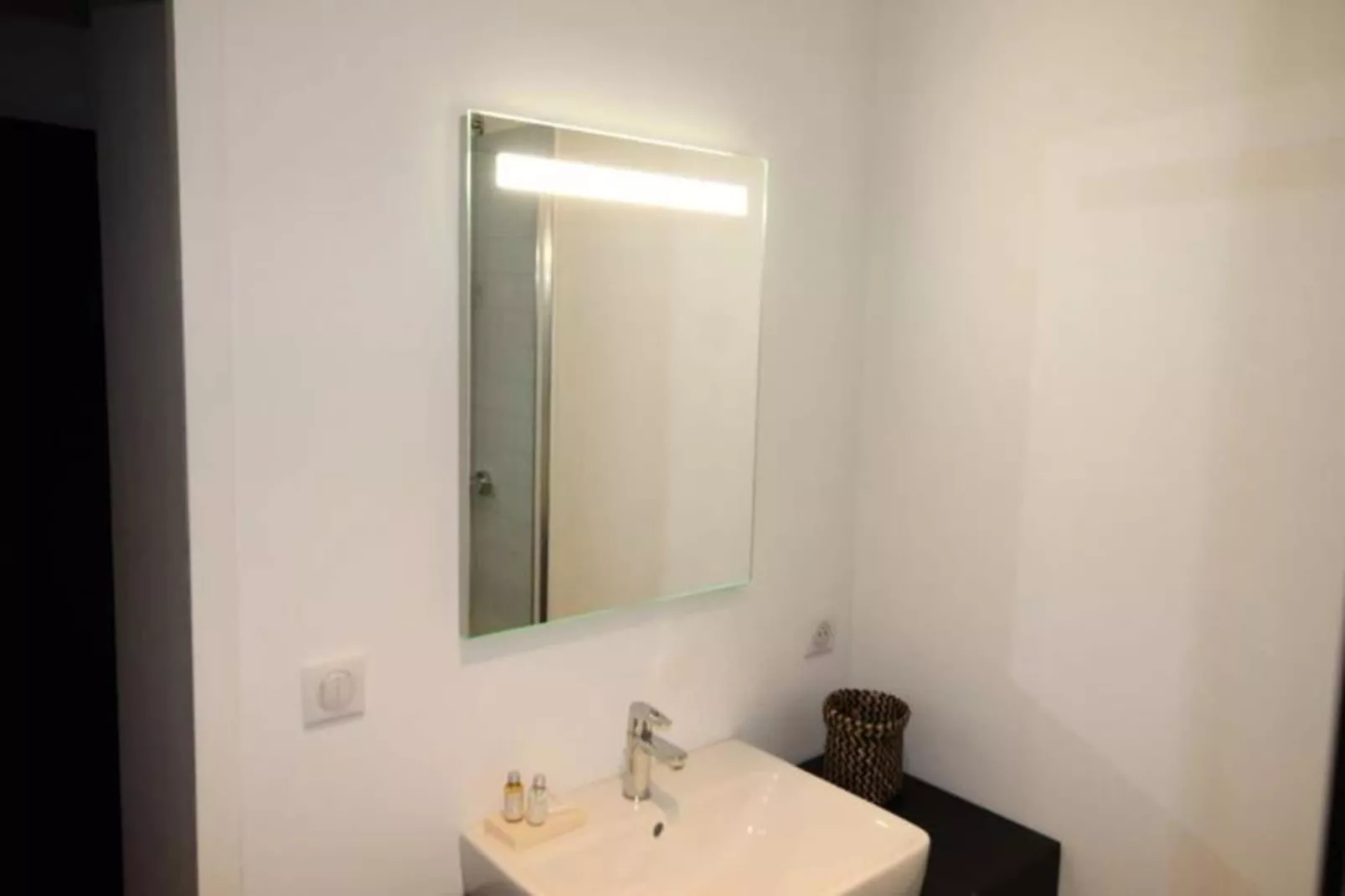 Charmant Et Rayonnant Appartement De 55 M&sup2; Situ&eacute; Dans Le Coeur De Bordeaux