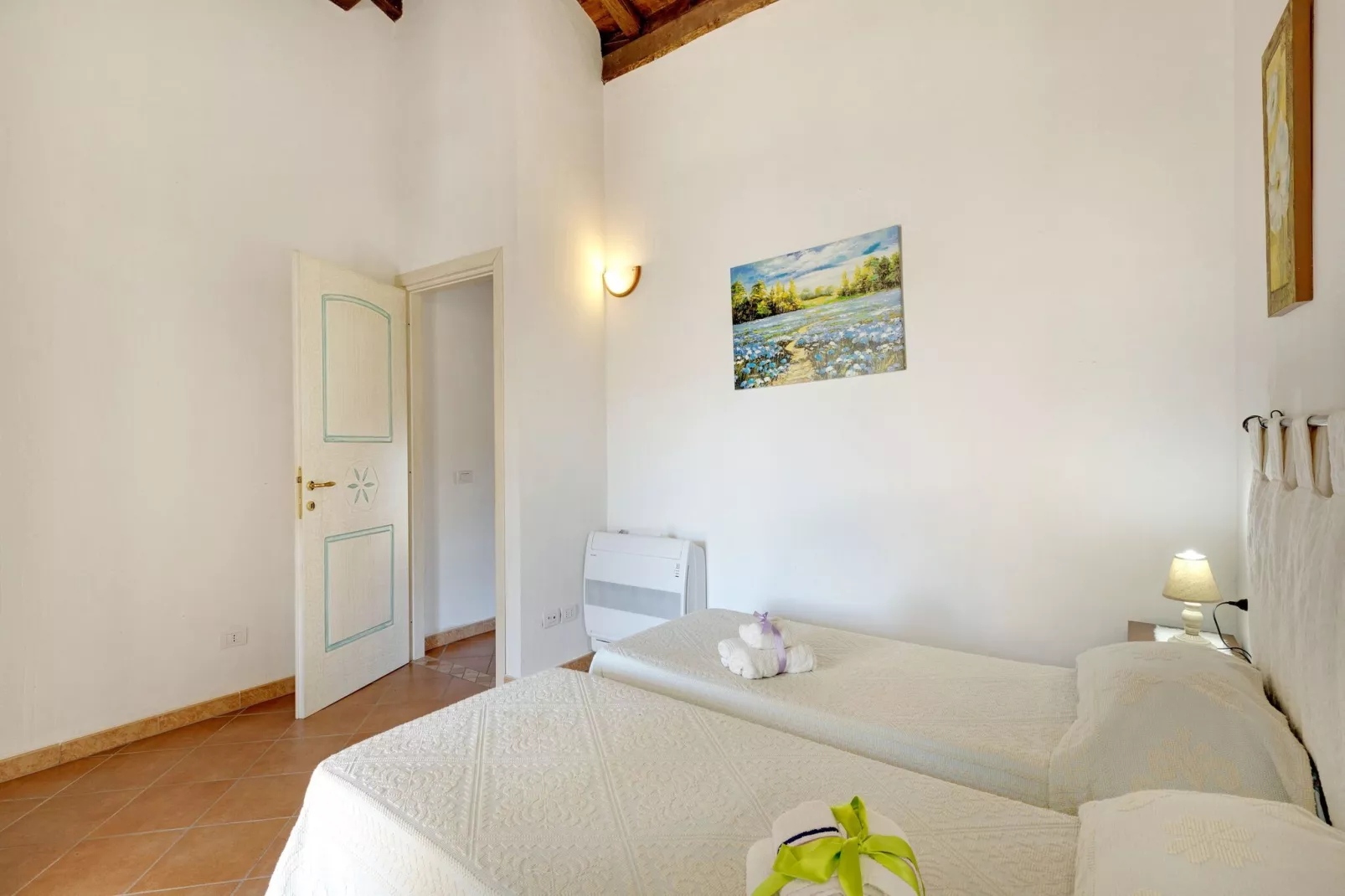 LA LICCIOLA-Bedroom