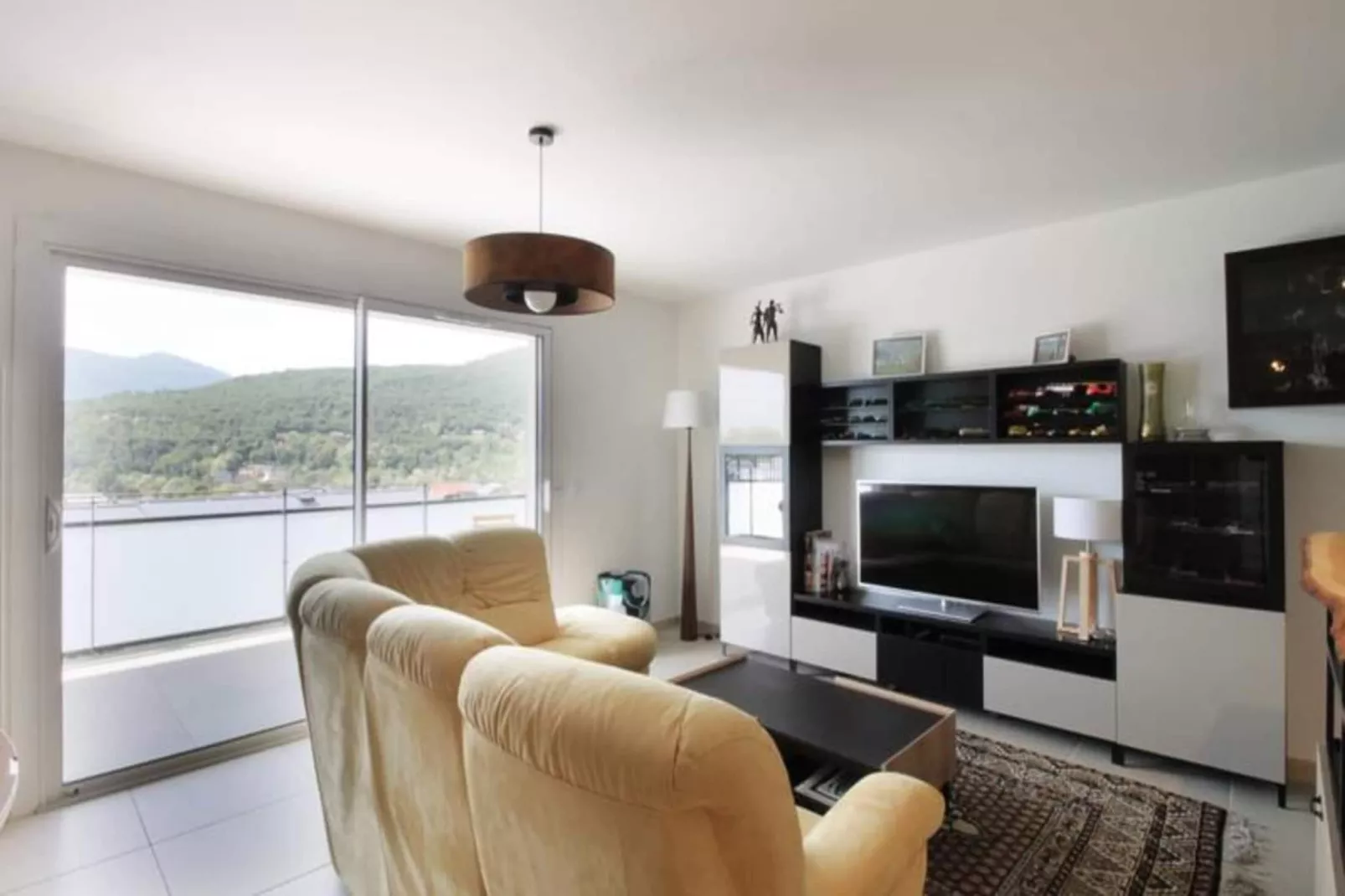 Confortable T3 Avec Terrasse Et Garage !