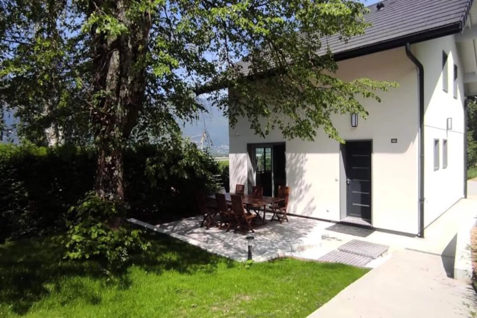 Jolie Maison Neuve Entre Villes Et Lacs