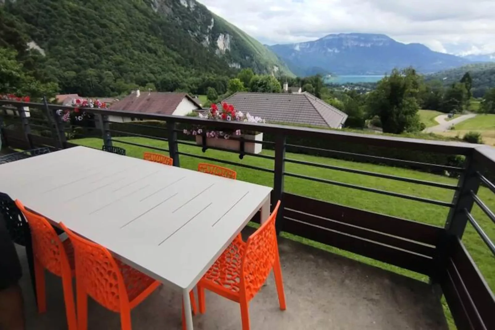 Confortable Chalet - Vue Sur Le Lac D&rsquo;aiguebelette