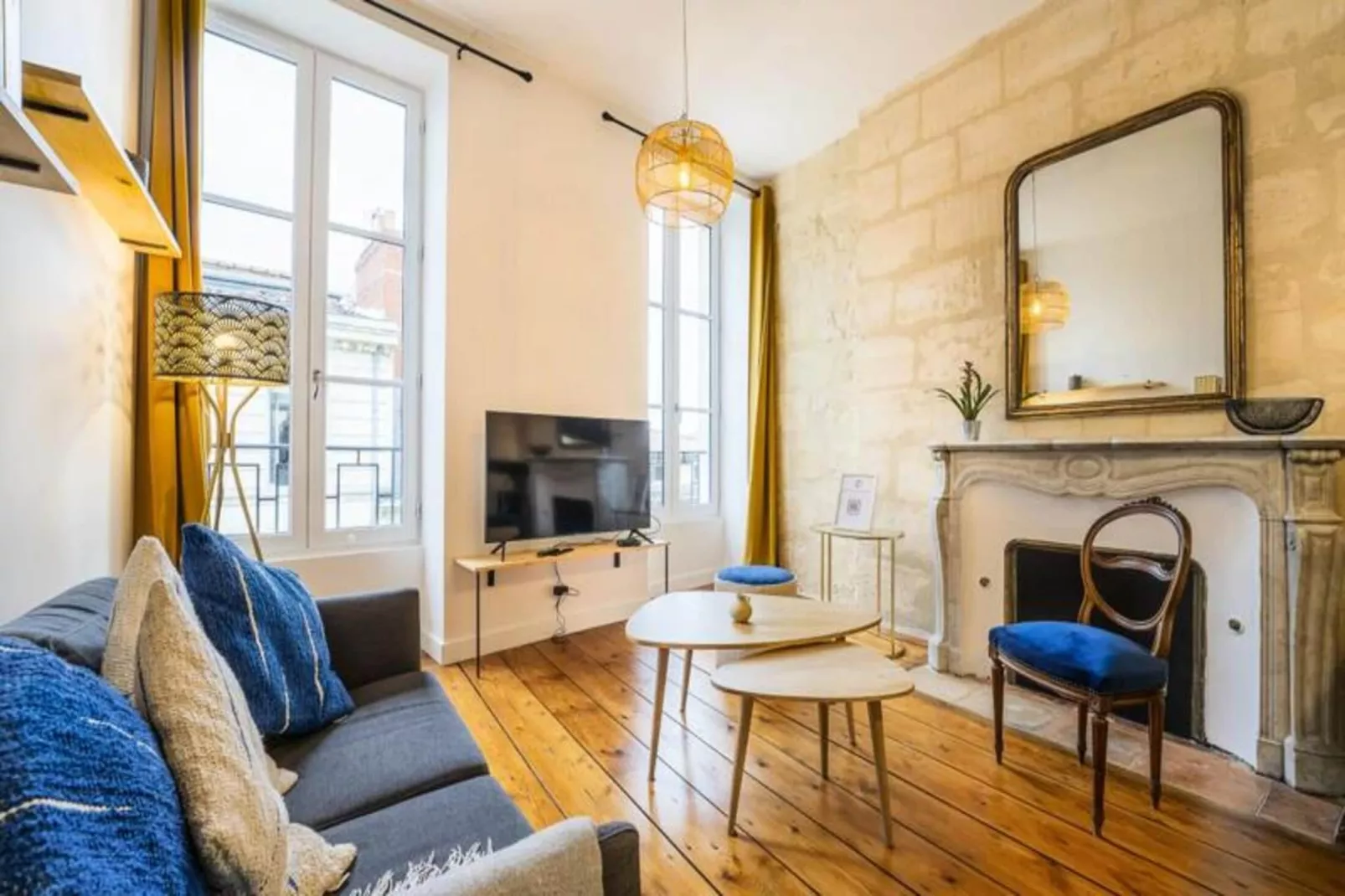 Charmant Et Rayonnant Appartement De 55 M&sup2; Situ&eacute; Dans Le Coeur De Bordeaux