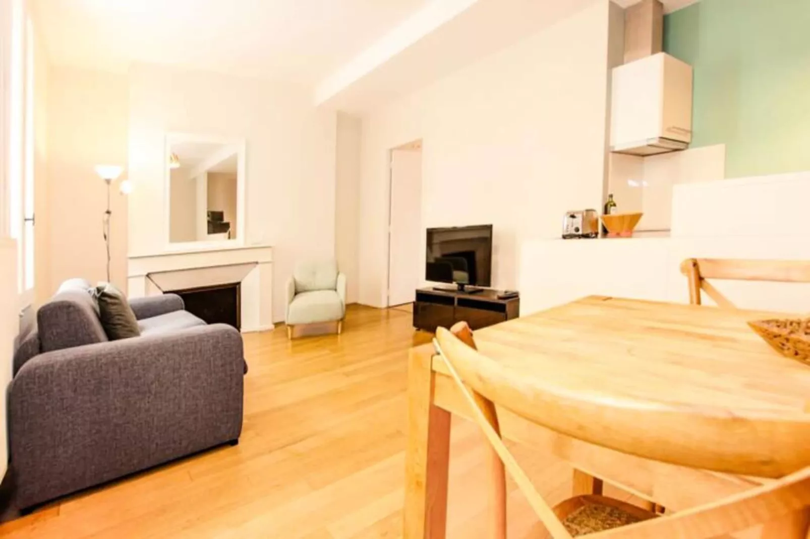 Superbe T2 Aux Prestations De Qualit&eacute; Au Jardin Public Pour 4 Personnes