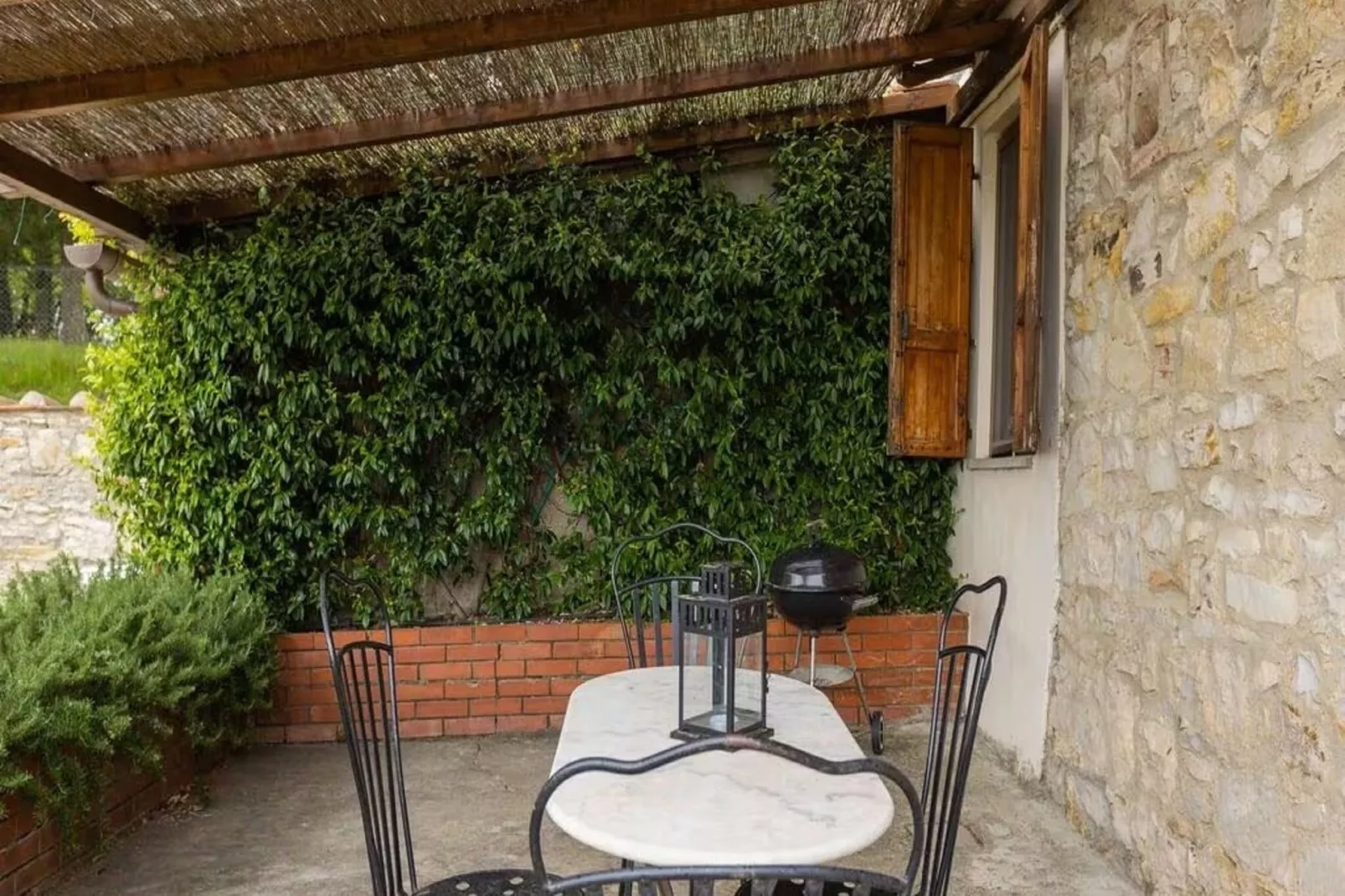 Aia-Terrace balcony