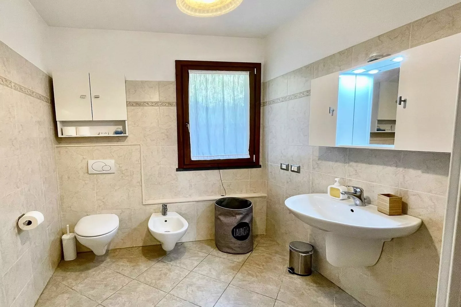 Landman Apartment-Badezimmer