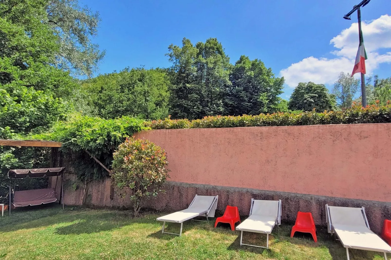 Insieme in Panche-Exterior summer