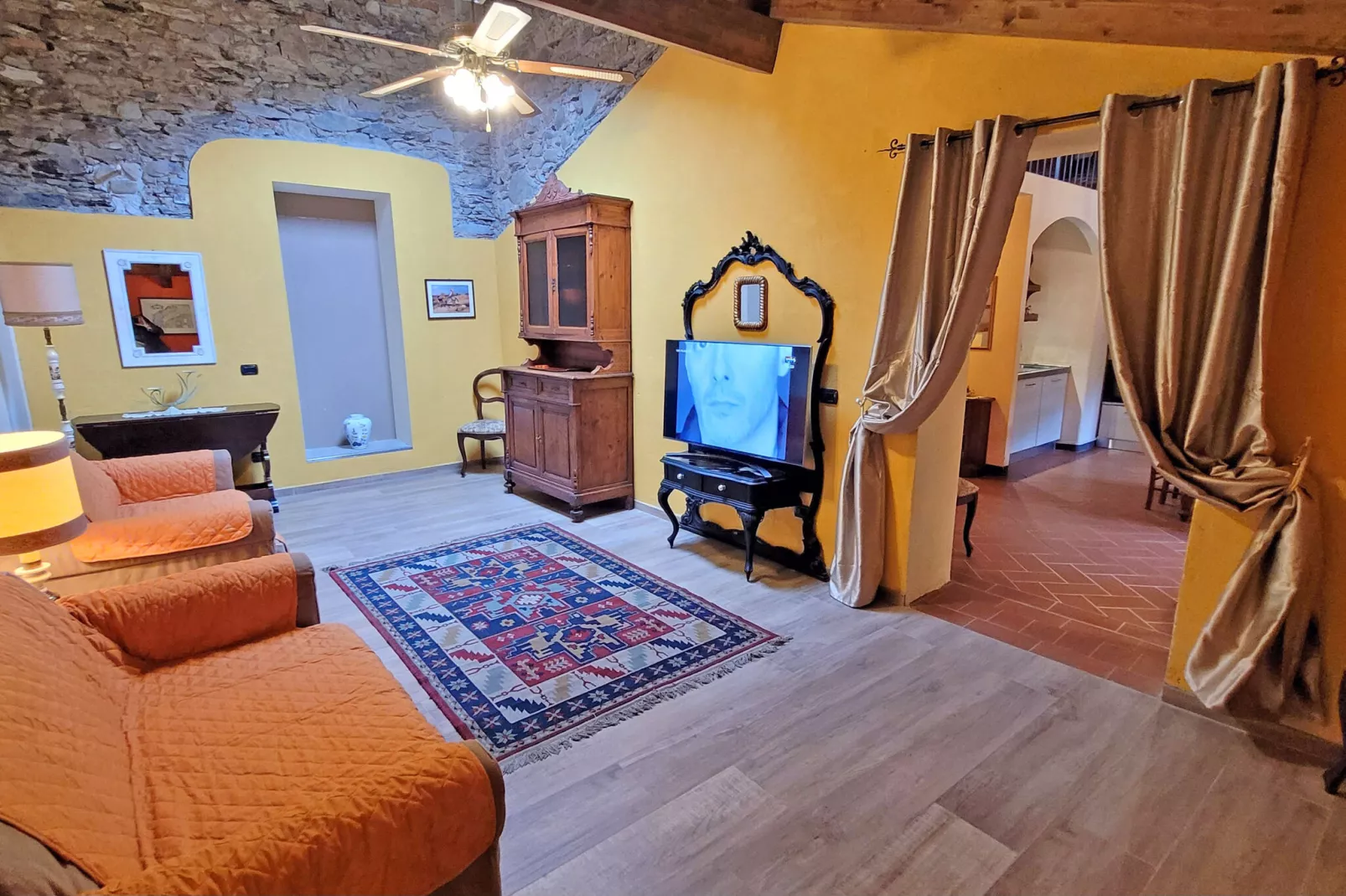 Insieme in Panche-Living room
