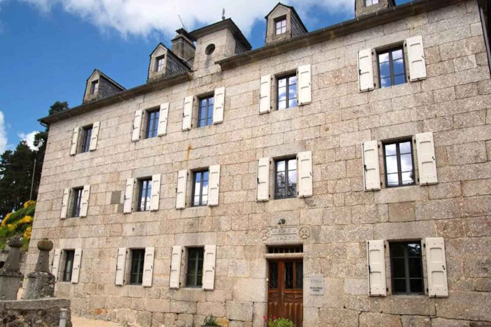 Gîte de France Gîtes de france 24 personnes - domaine de coulagnettes 3 épis