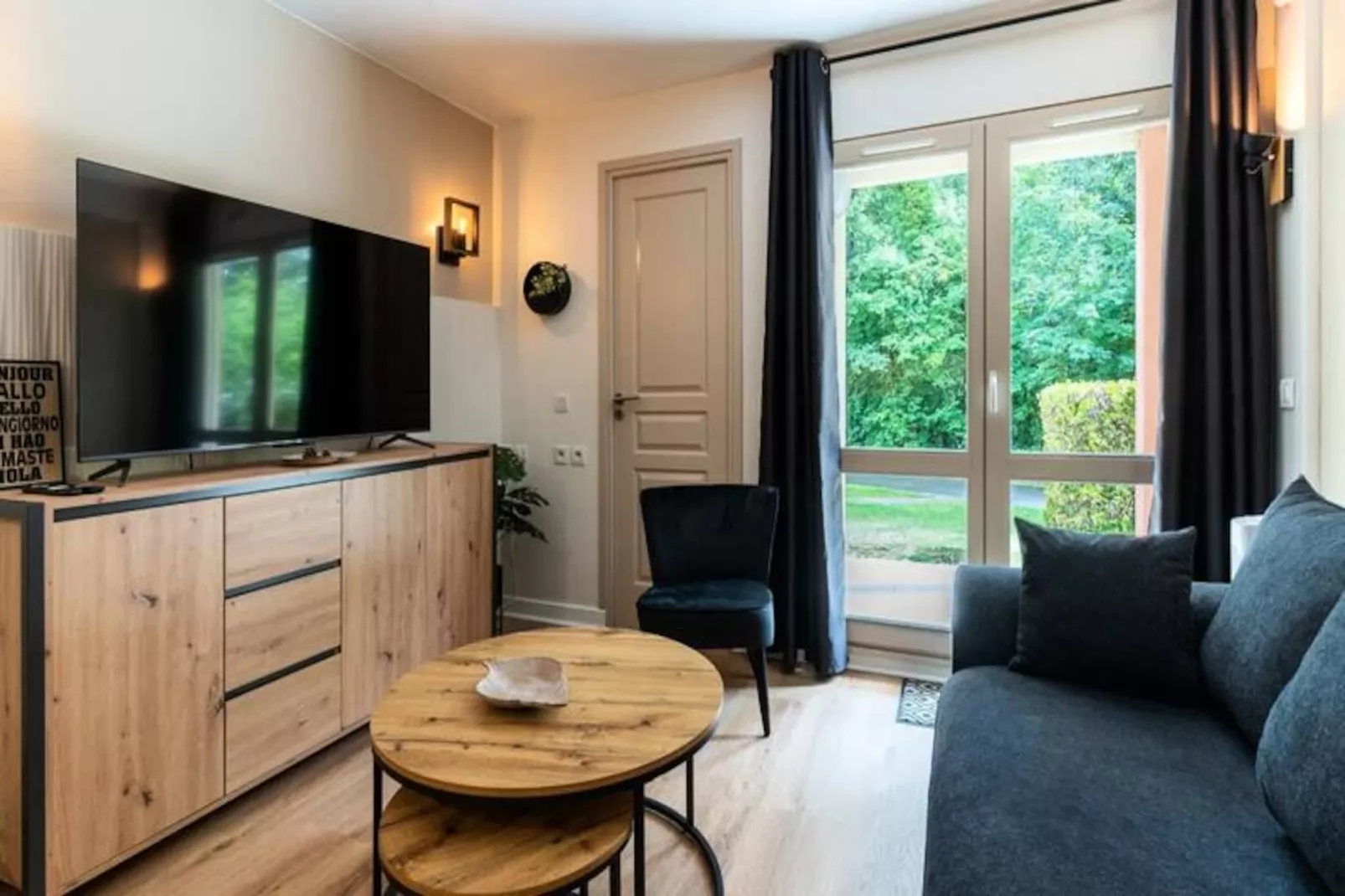 Résidence Tr&egrave;s Bel Appartement R&eacute;nov&eacute; Avec Piscine, Tennis Et Parking Priv&eacute; 09