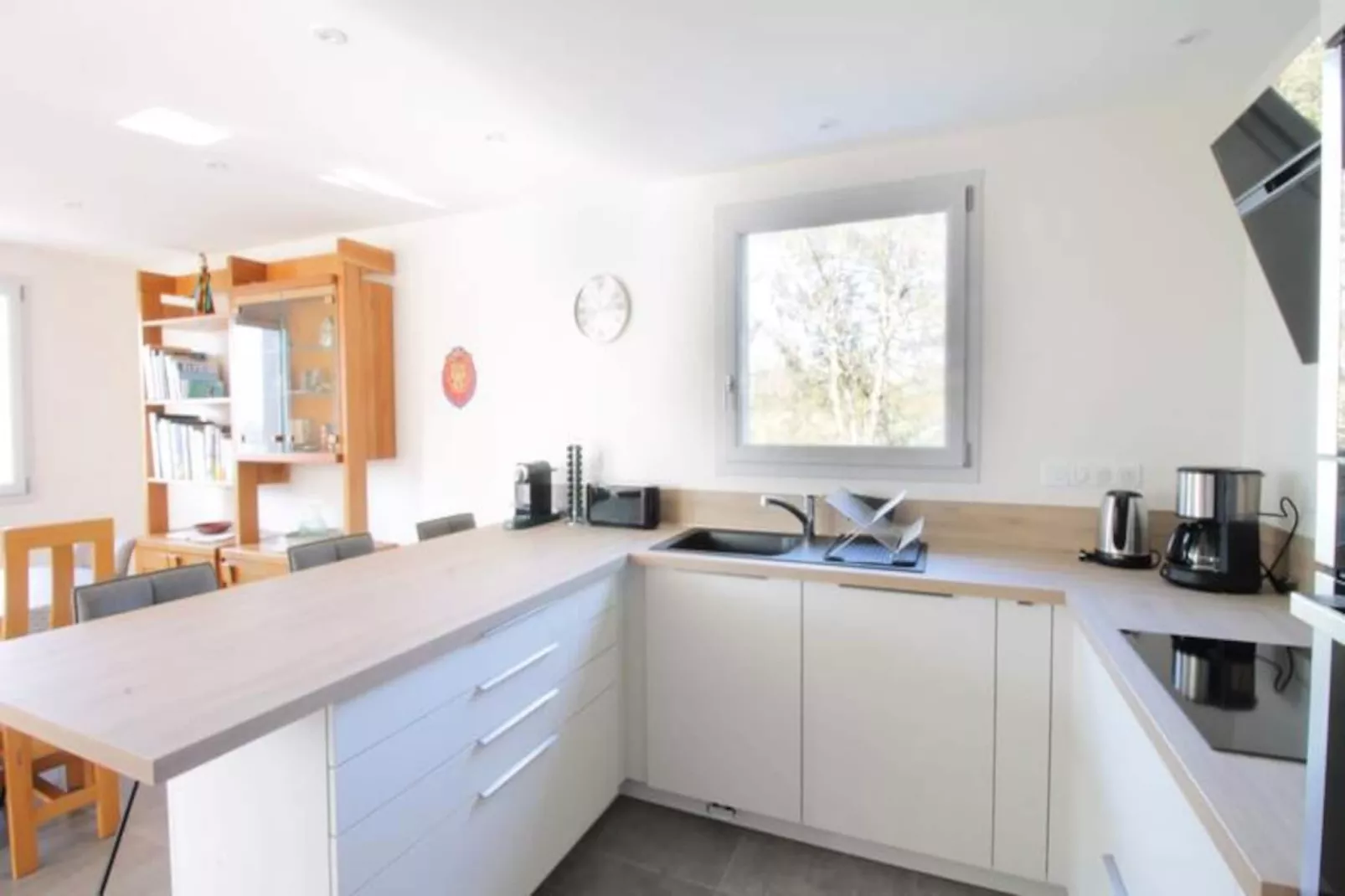 Jolie Maison Neuve Entre Villes Et Lacs