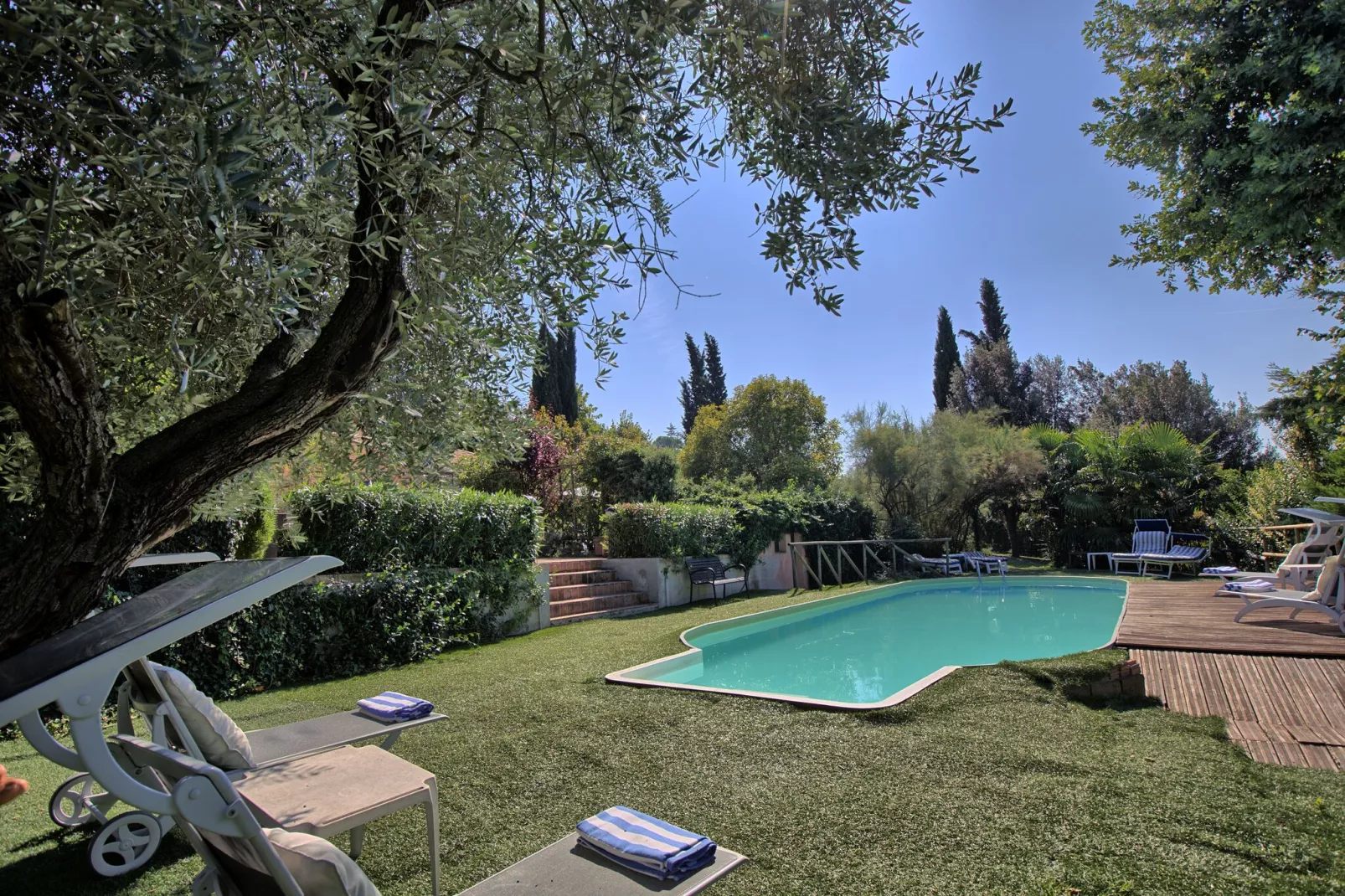 Cottage Della Musica-Exterior in summer