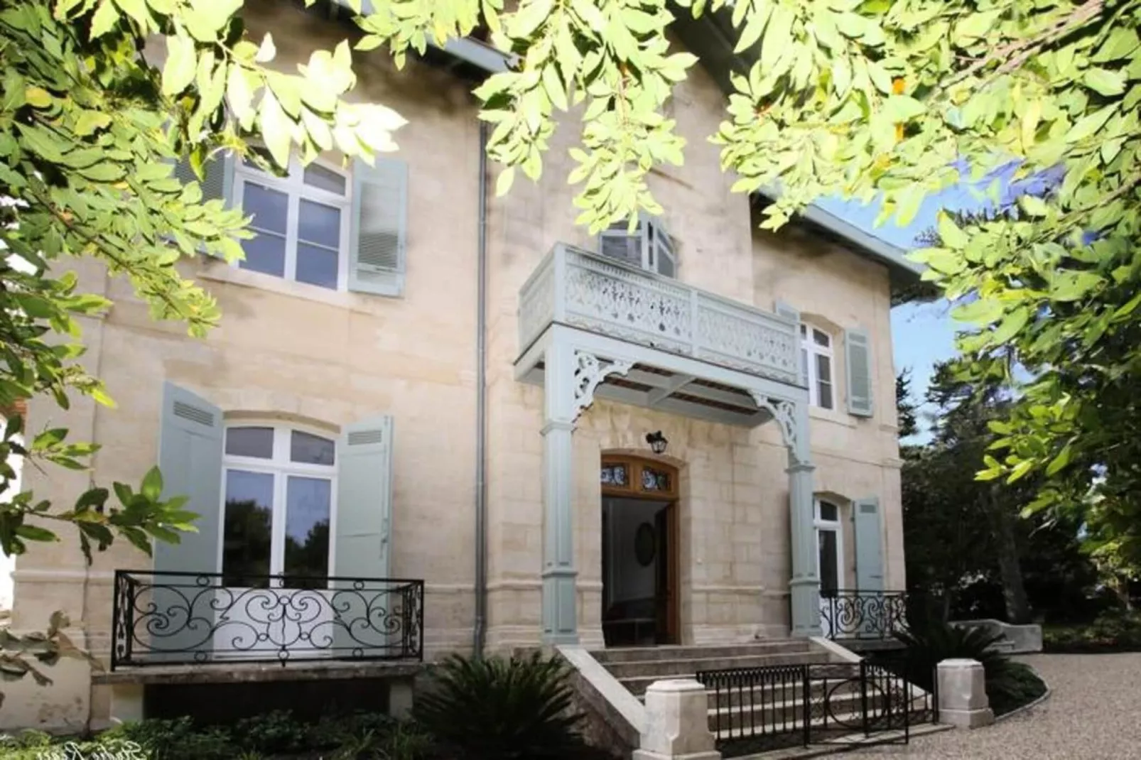 Villa Familiale R&eacute;nov&eacute;e &agrave; Arcachon &ndash; 6 Ch, 4 Sdb, Entre 8 &agrave; 10 Pers