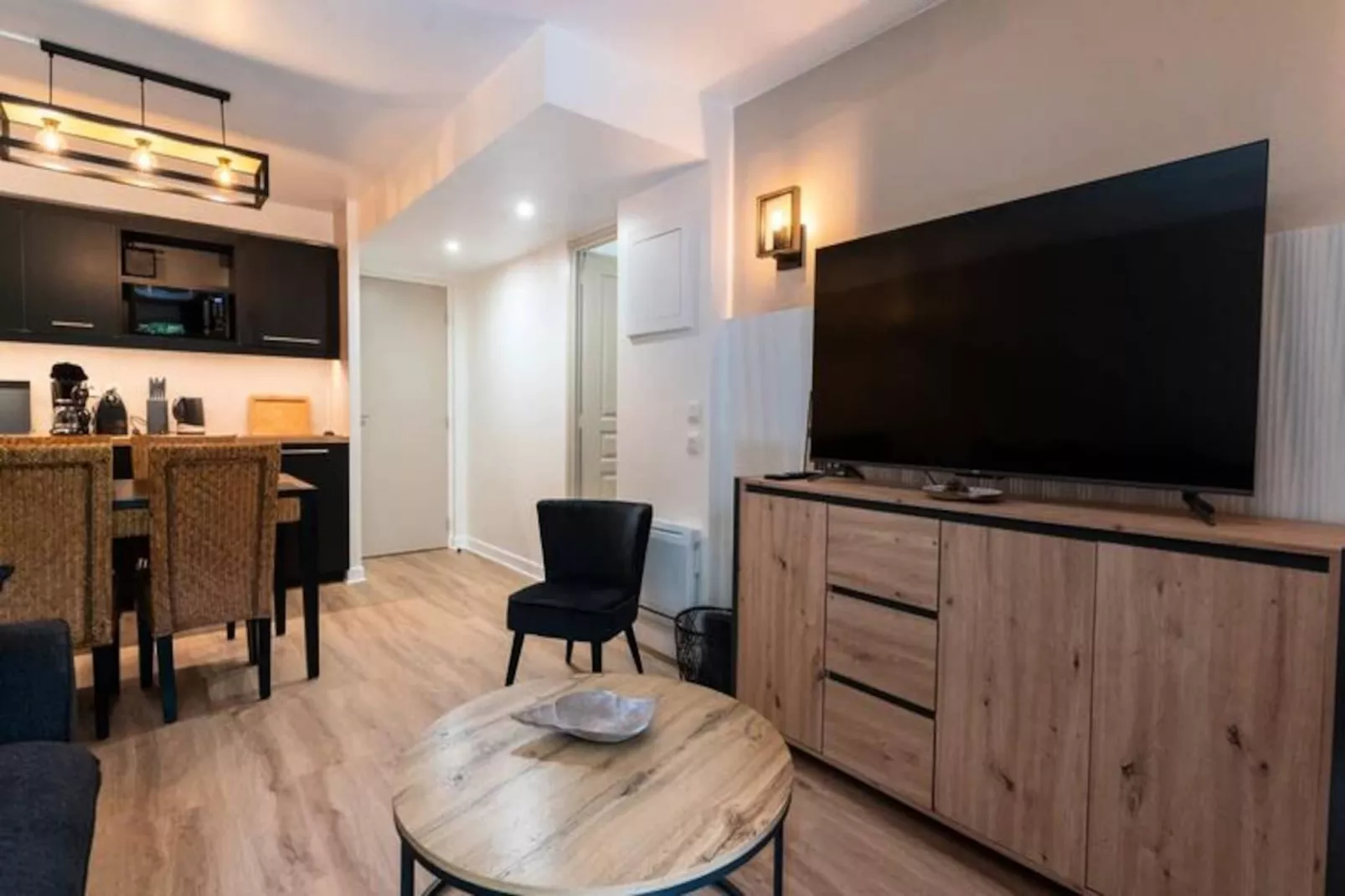 Résidence Tr&egrave;s Bel Appartement R&eacute;nov&eacute; Avec Piscine, Tennis Et Parking Priv&eacute; 09