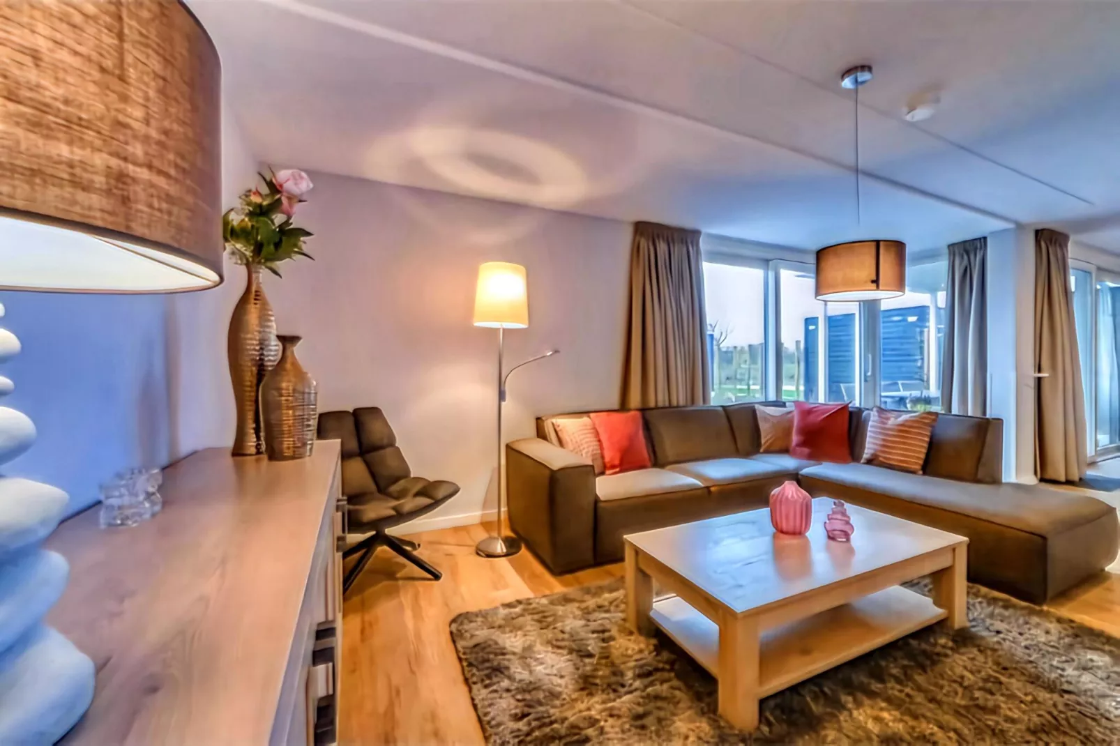 Charming Beveland Vrijstaand-Wohnzimmer