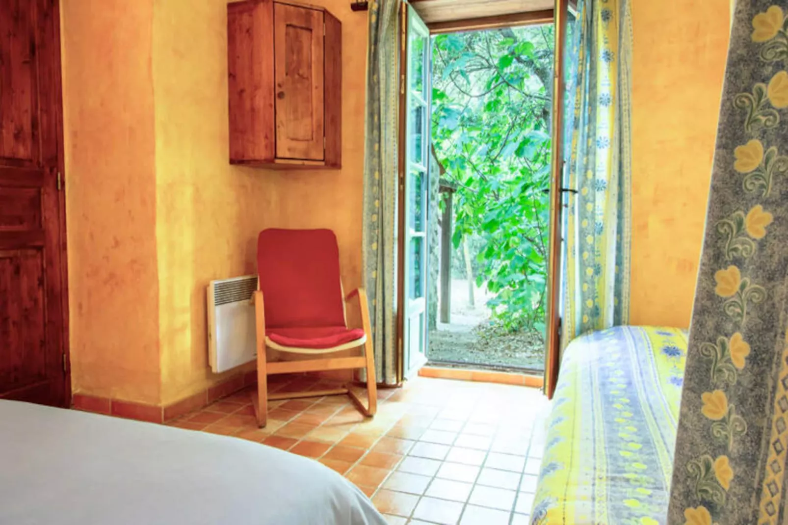 Lou Petarel, Mas Proven&ccedil;al Typique Avec Piscine Partag&eacute;e, Calme, Nature