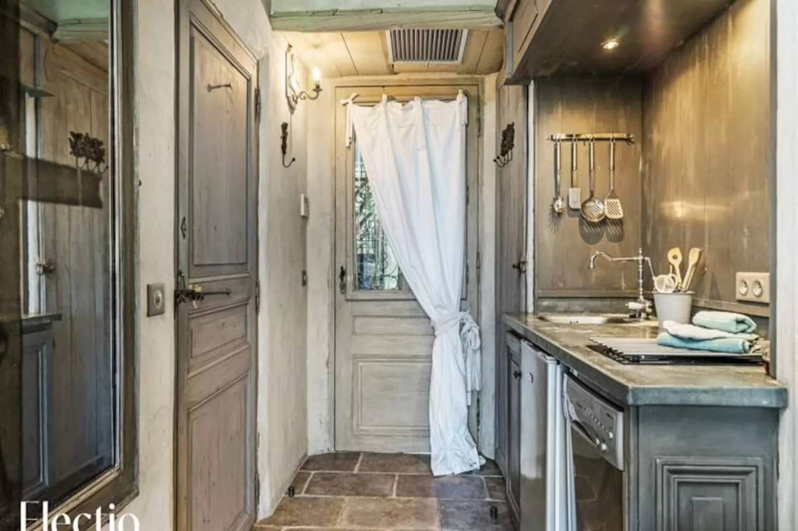 Loggia Des Genets  I  R&eacute;sidence Les Petitons