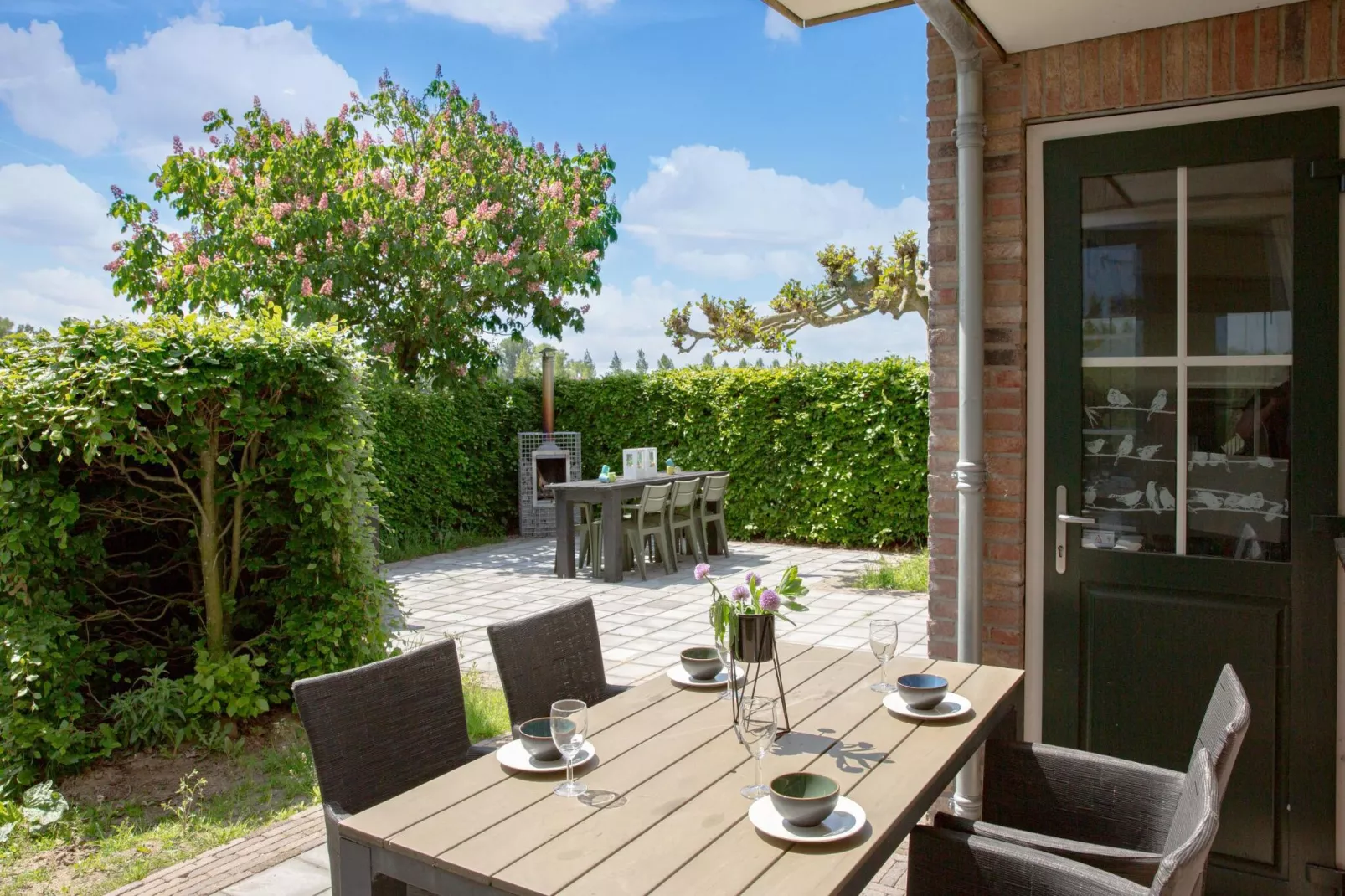 De Genderense Hoeve-Gardens summer