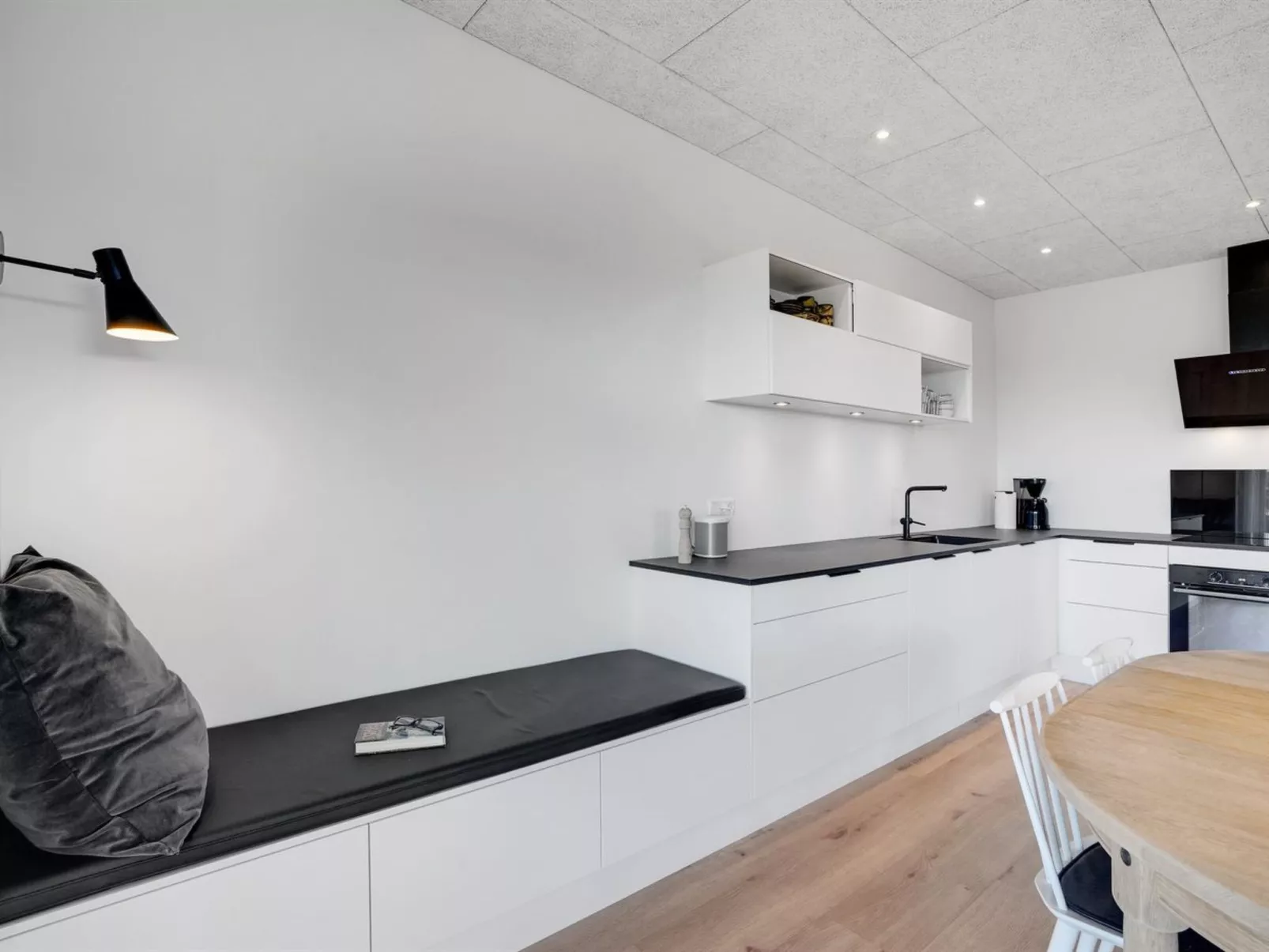 "Trpana" - 1.6km from the sea-Inside