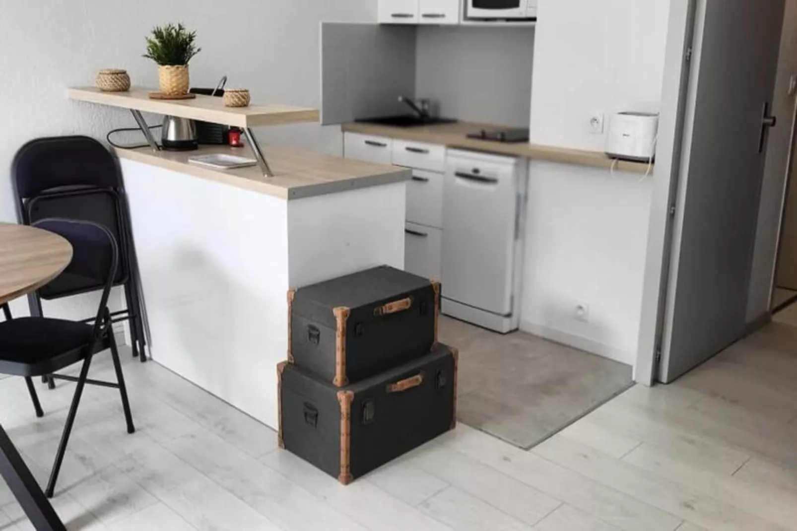 Résidence La Cigale De Mer &agrave; 100 M De La Plage Et Du Centre Ville Du Grau Du Roi-Küche