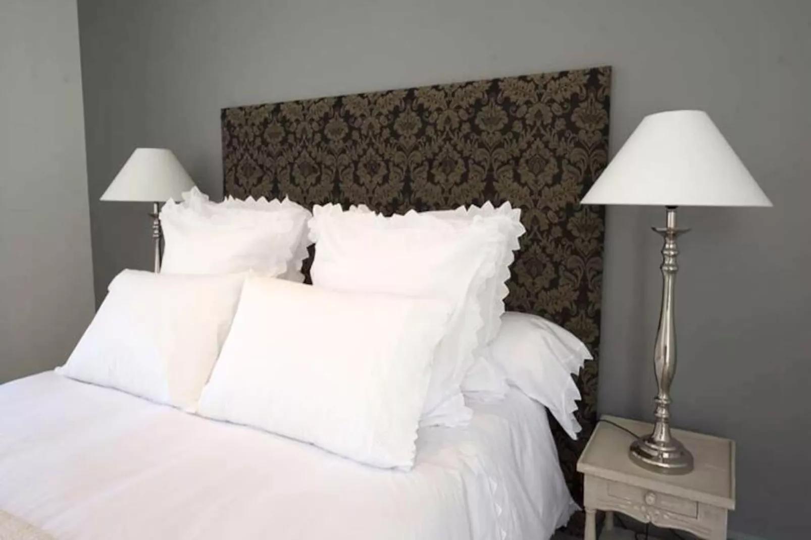 Superbe Appartement De 2 Chambres Au C&oelig;ur Du Quartier Gambetta-Image-tags.