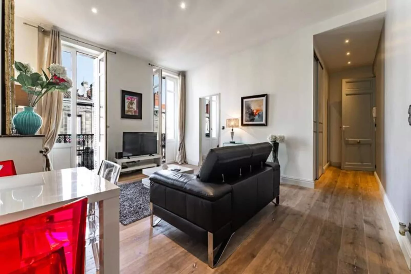 Chaleureux Appartement Au C&oelig;ur Du Quartier Historique Saint-michel-Salon