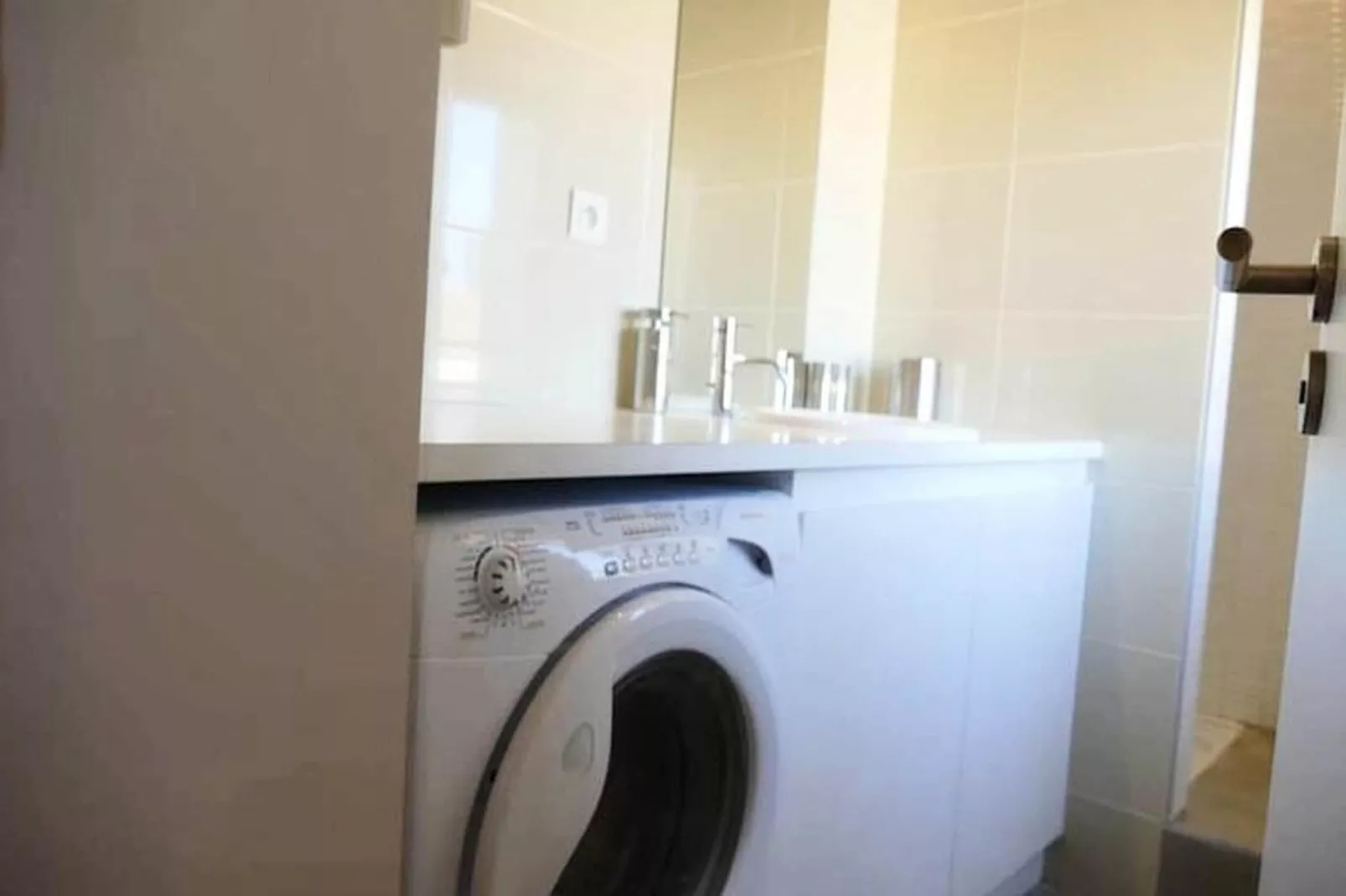 Superbe T2 De Qualit&eacute; Et R&eacute;nov&eacute;, Au Jardin Public, Pour 4 Personnes-Living room