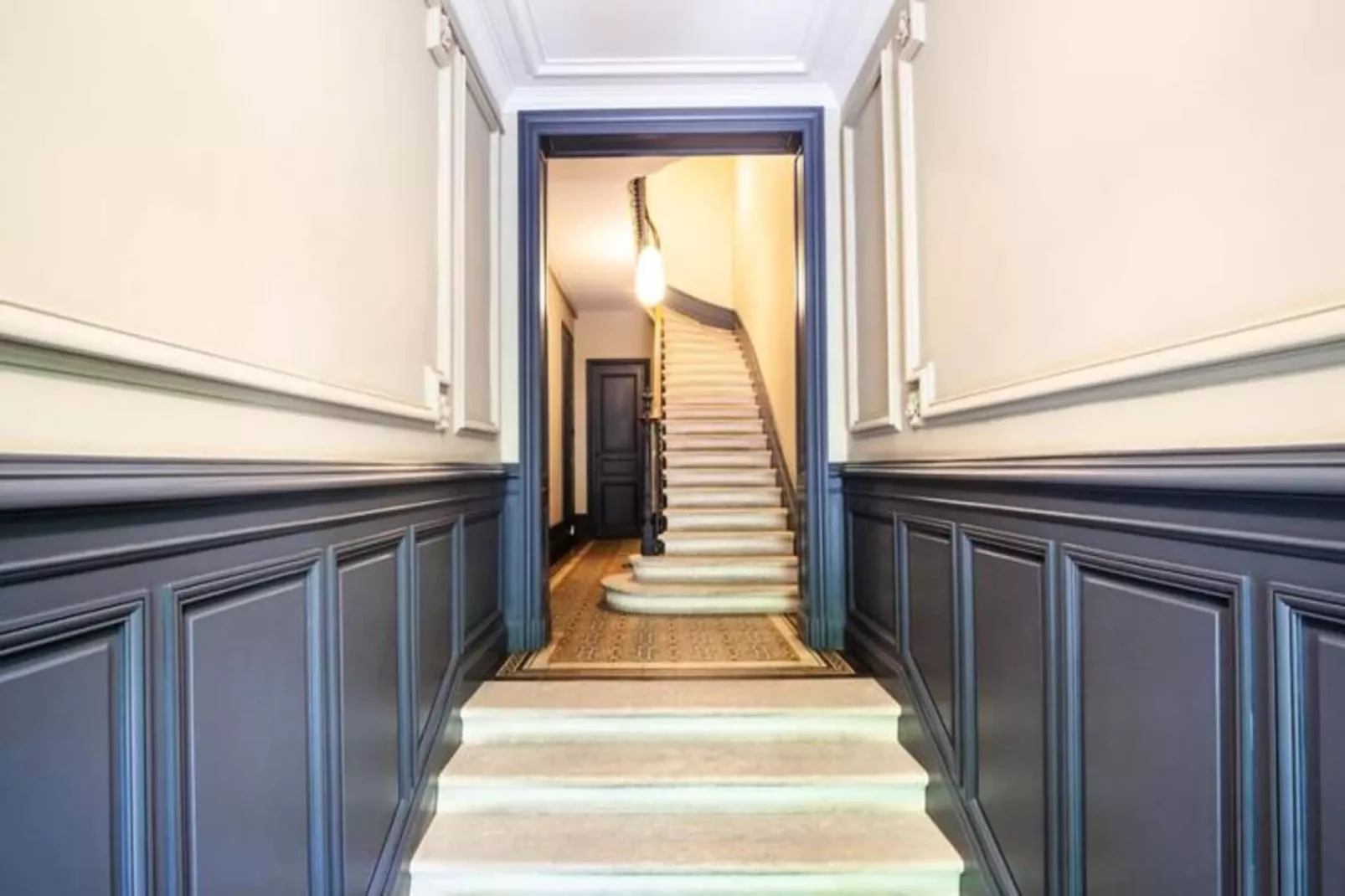 Magnifique Et Lumineux T3 De Charme Aux Quinconces Id&eacute;al Pour 4 Personnes-Exterior in summer