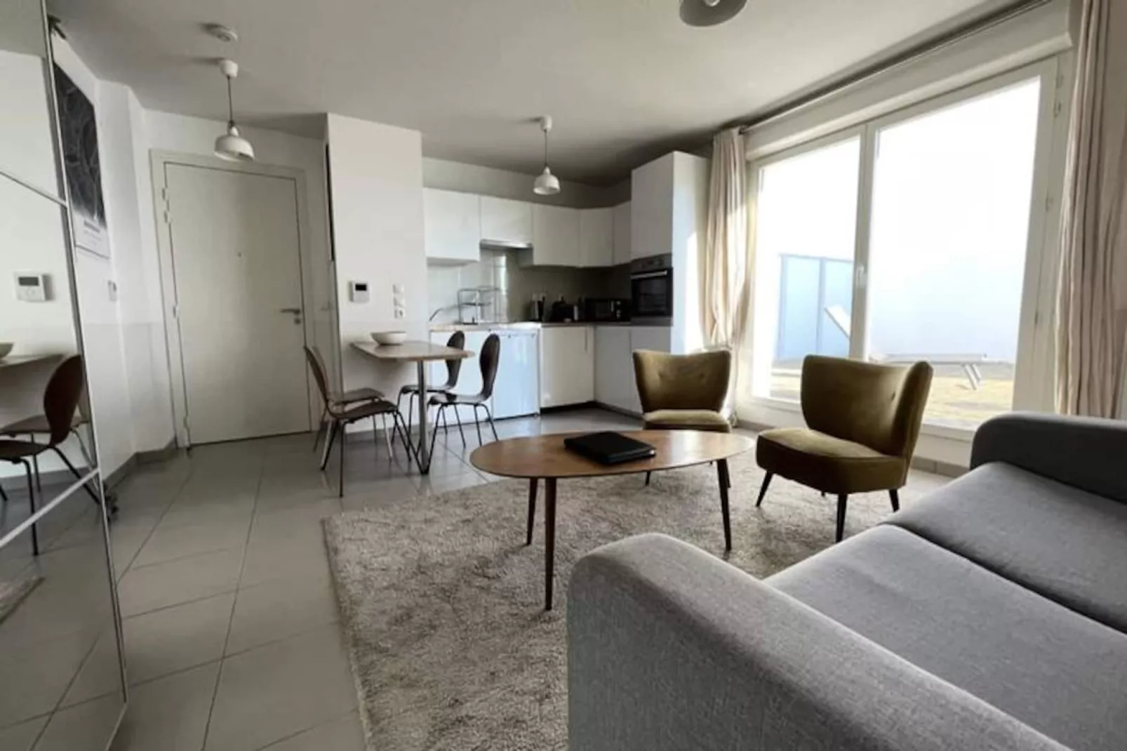 Spacieux Appartement Remarquablement Lumineux Avec Parking à La Cité Du Vin-Image-tags.