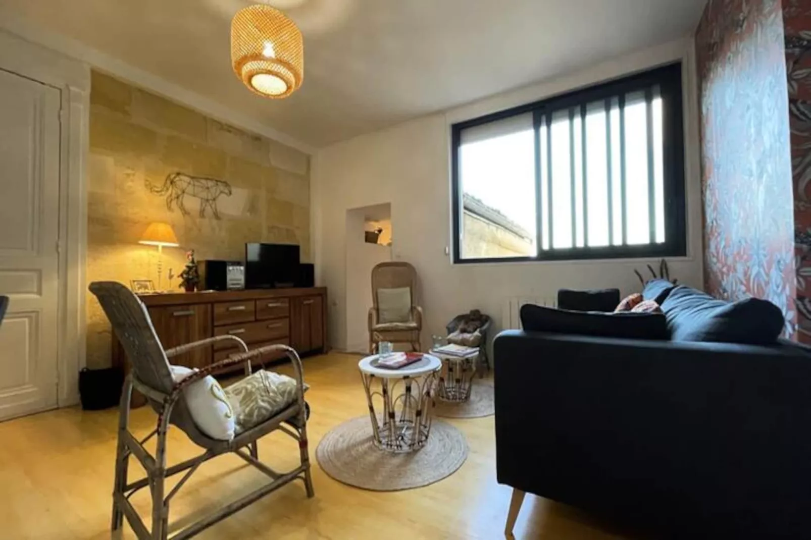Superbe Appartement Joliment D&eacute;cor&eacute; Pour 4 P Sur Les Quais De Bordeaux-Image-tags.