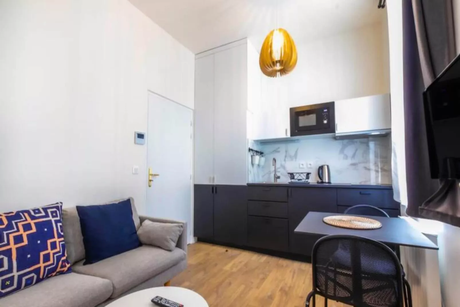 Bel Appartement Parfaitement R&eacute;nov&eacute; Pour 2, Face &agrave; La Gare Saint-jean-Küche