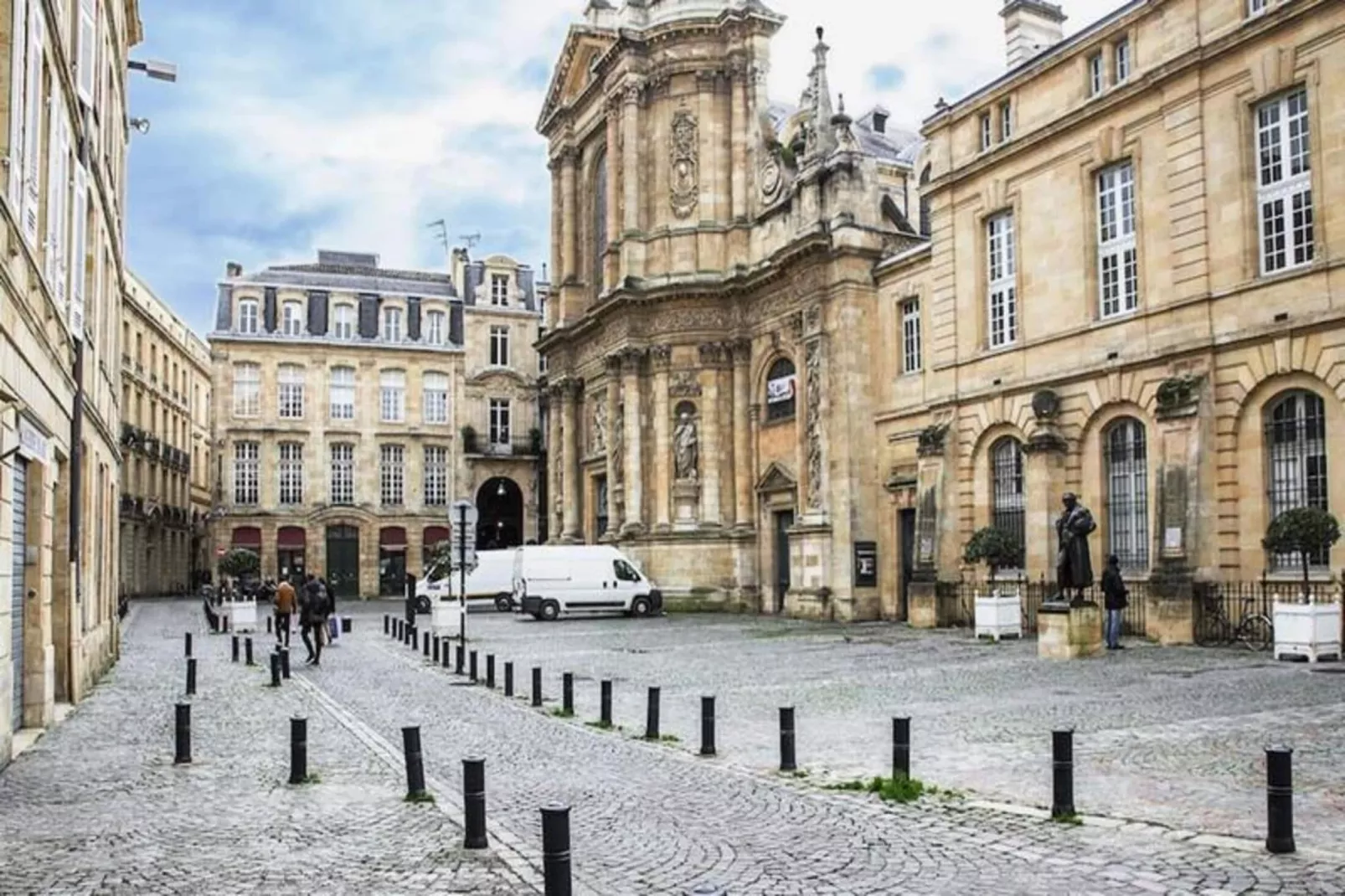 Appartement Avec Cachet En Duplex De 2 Chambres Situ&eacute; Vers La Gare St-jean-Exterior in winter