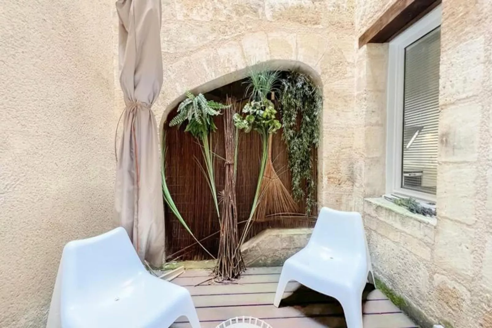 Appartement De Haut Standing Authentique Situ&eacute; Au Coeur Du Triangle D'or-Außenbereich Sommer