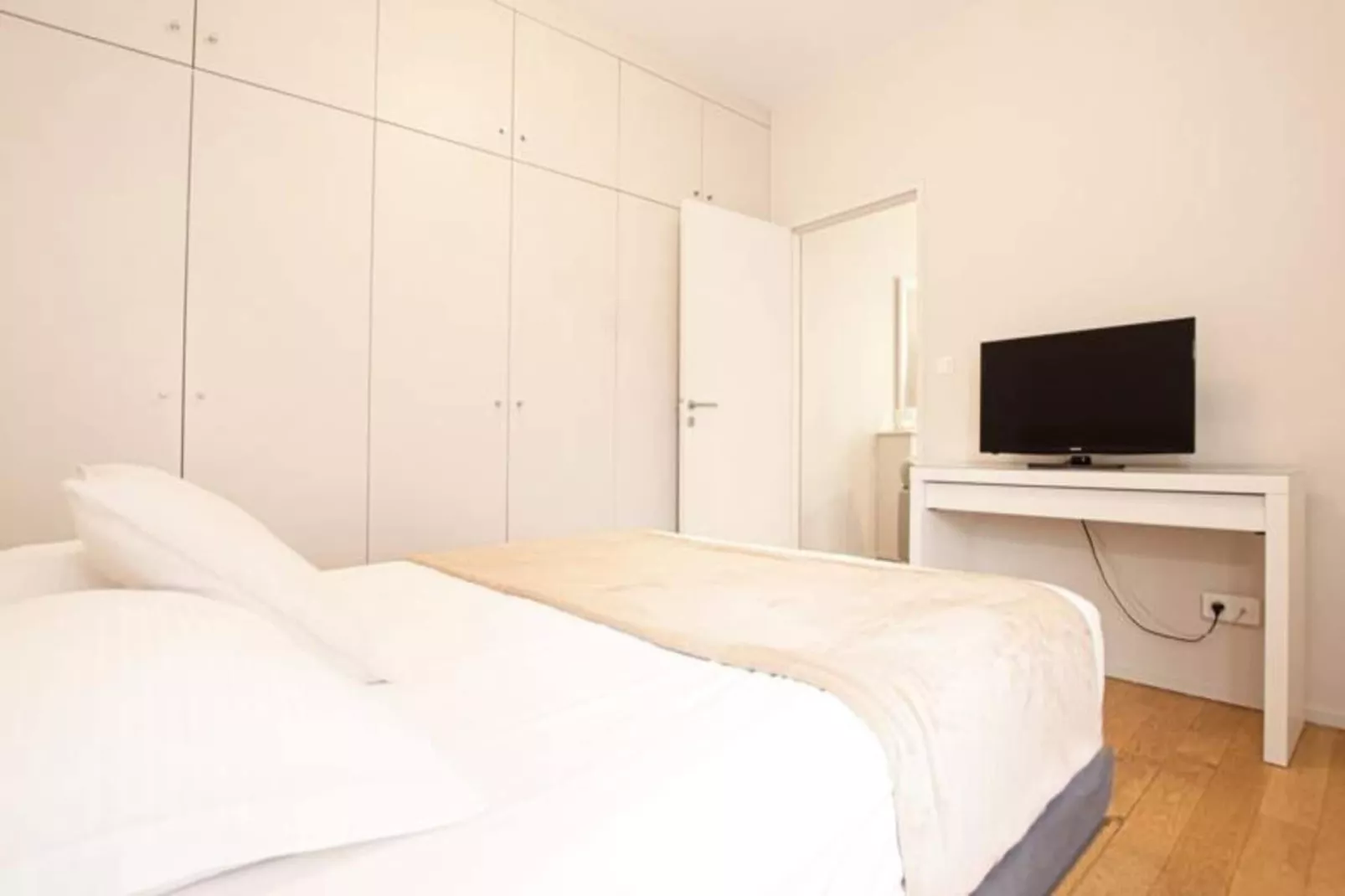 Superbe T2 Aux Prestations De Qualit&eacute; Au Jardin Public Pour 4 Personnes-Bedroom