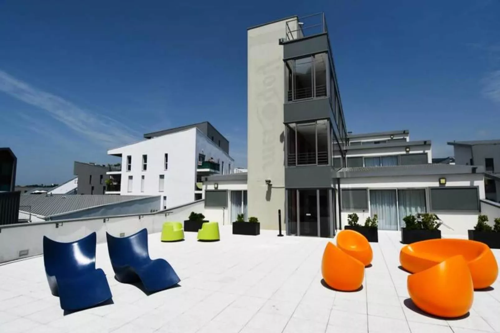 Appart'Hôtel Mer & Golf Bordeaux Bassins à Flot***-Außenbereich Sommer