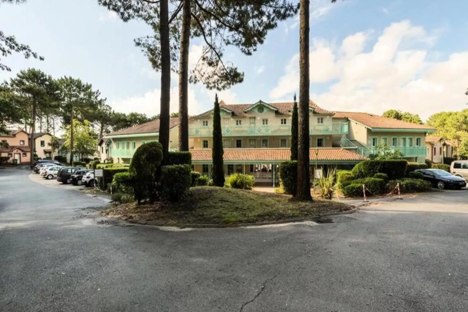 Les Appartements de Lacanau les Pins - maeva Home-Exterior in summer