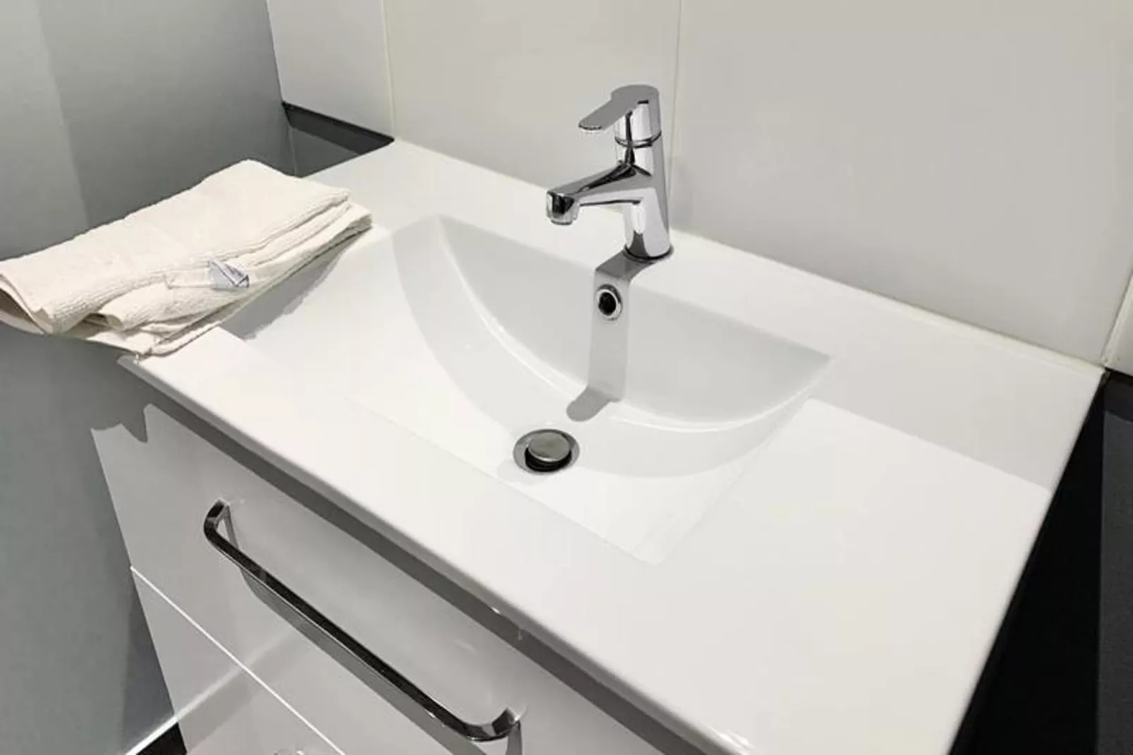 | Hello Sunshine ☀️| T3 6 Couchages| Caserne De Bonne-Badezimmer