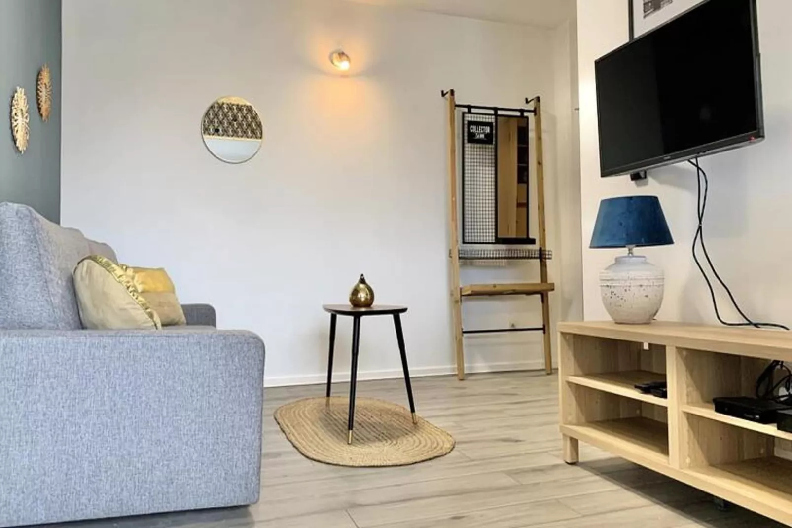 | La Chanson Bleue  💙 | Marcelin Berthelot | Tram-Living room