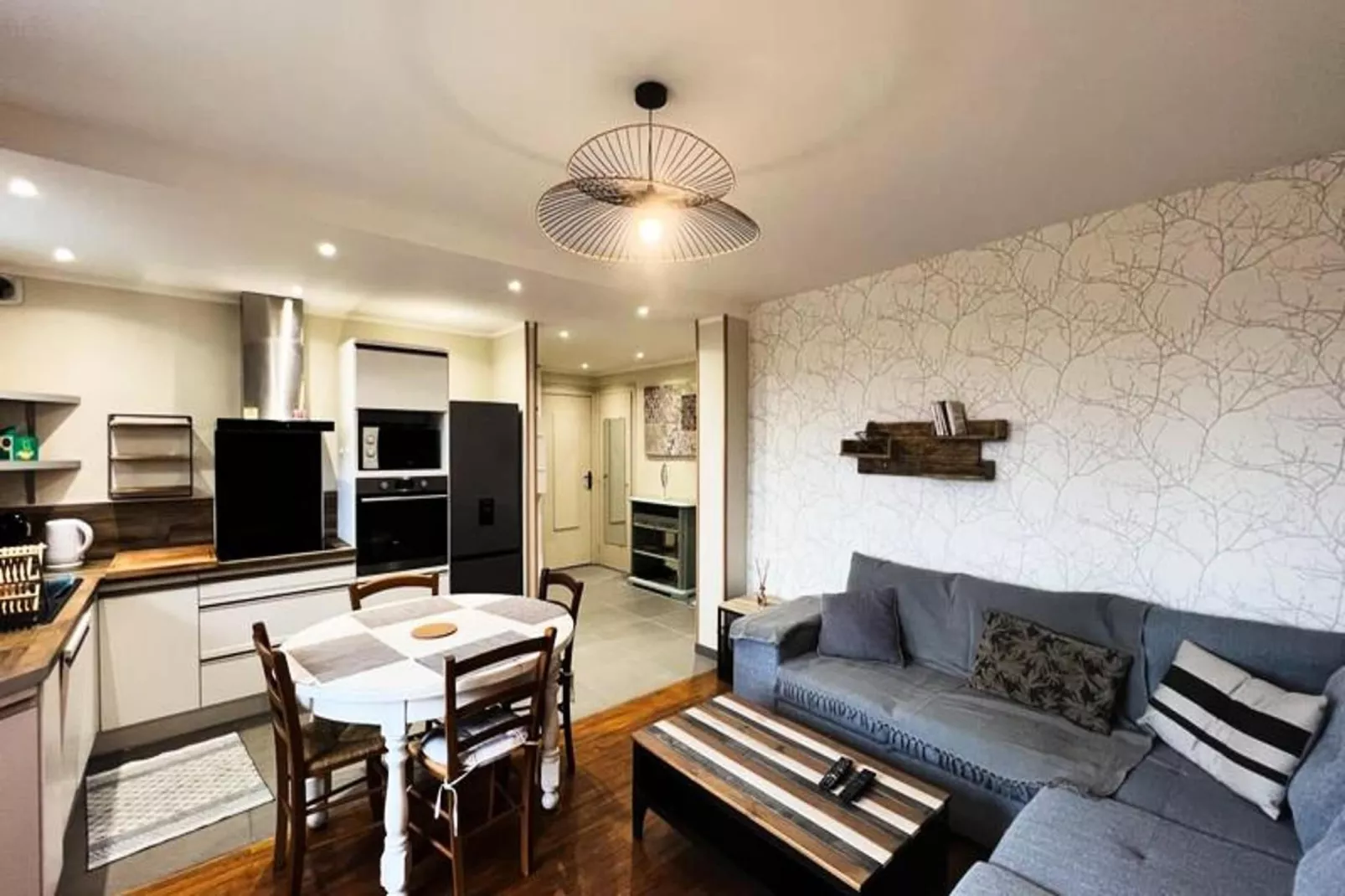 Le  Lumineux Et Confortable T4 Avec Vue🏔  - Alli&eacute;s-Wohnzimmer