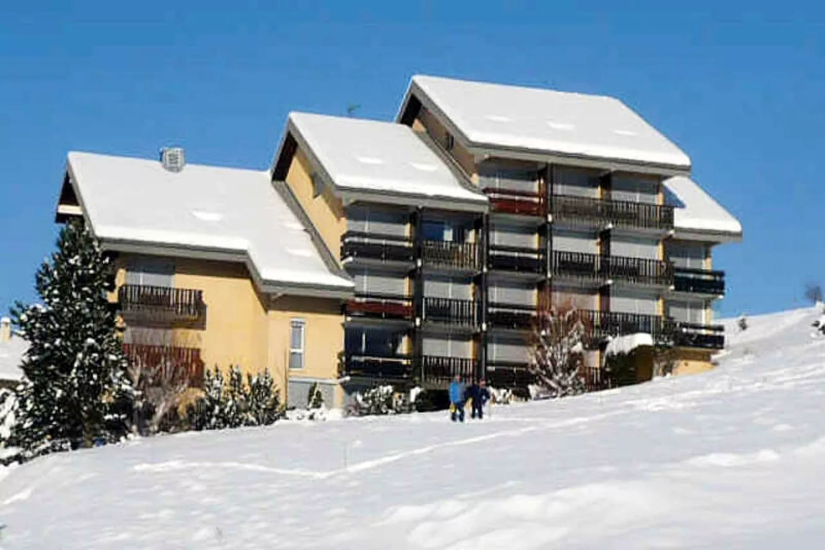 Résidence La Fleur Du Roy - Exterior in winter
