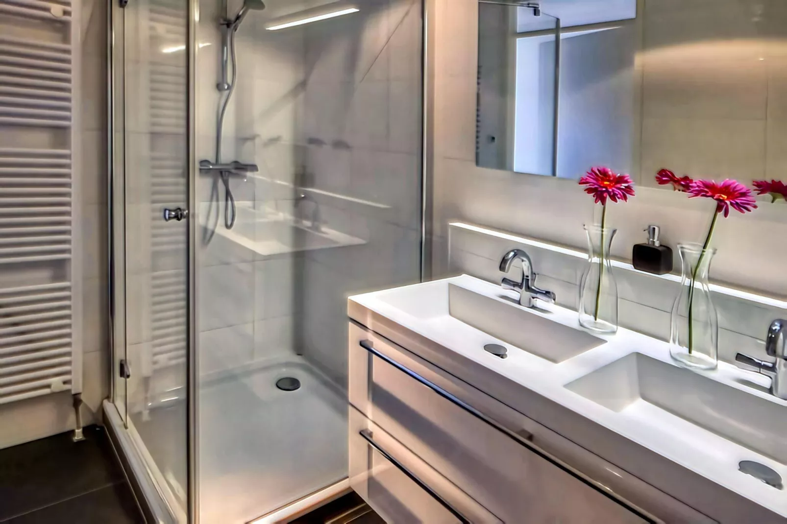 Scheveningen Harbour 10B-Bathroom
