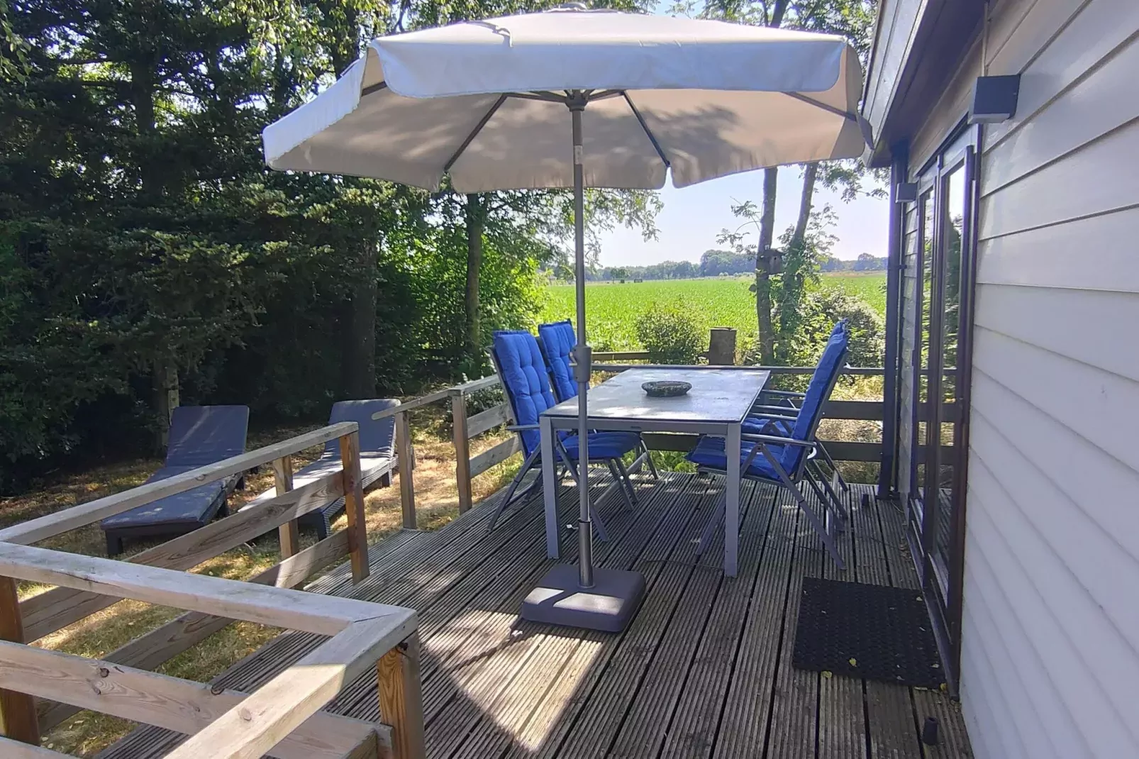 De Veluwse Kip-Terrace balcony