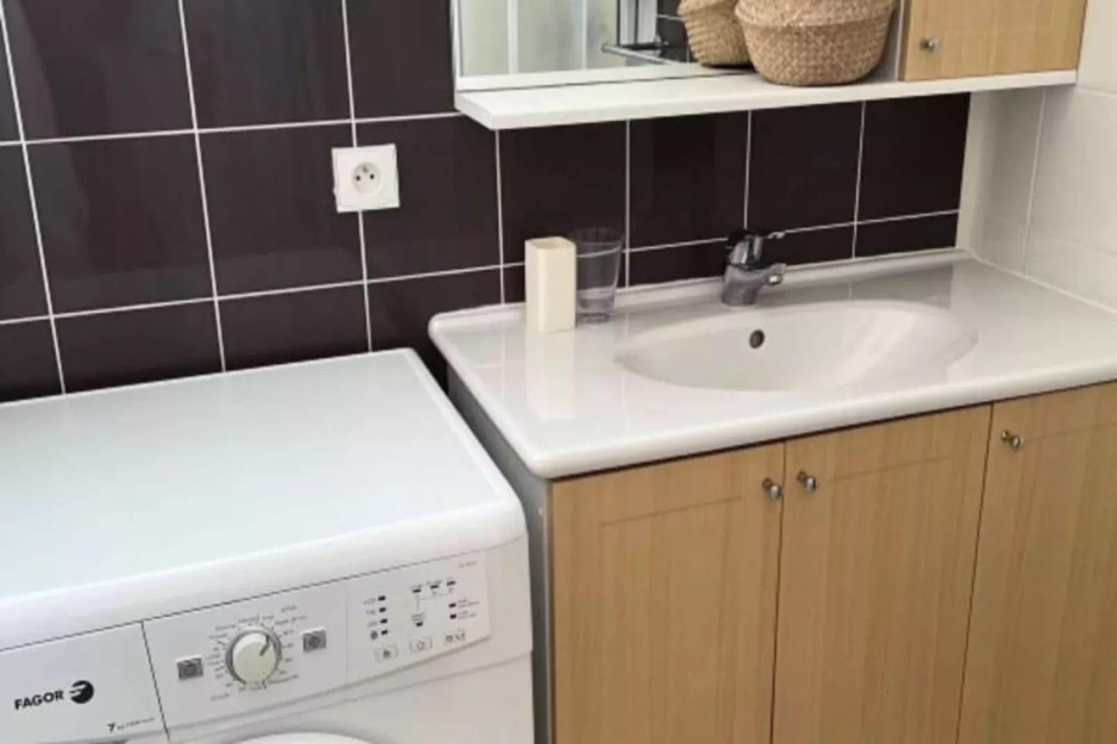 Résidence Vue Sur Les 3 &icirc;les Pr&ecirc;t De La  Thalasso-Living room