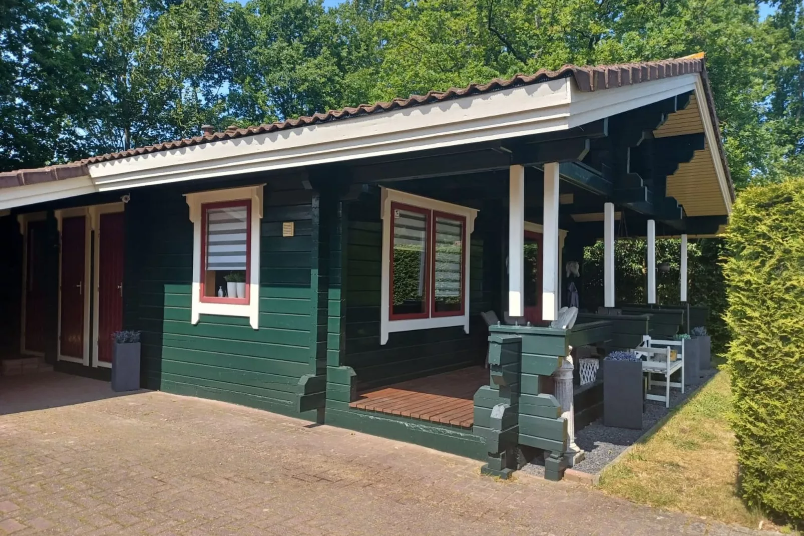 Hulshorsterhout-Exterior summer