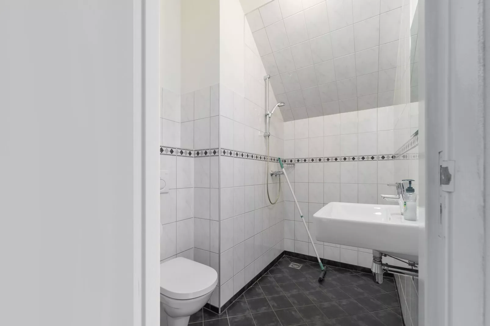 The Old Farmhouse-Bathroom